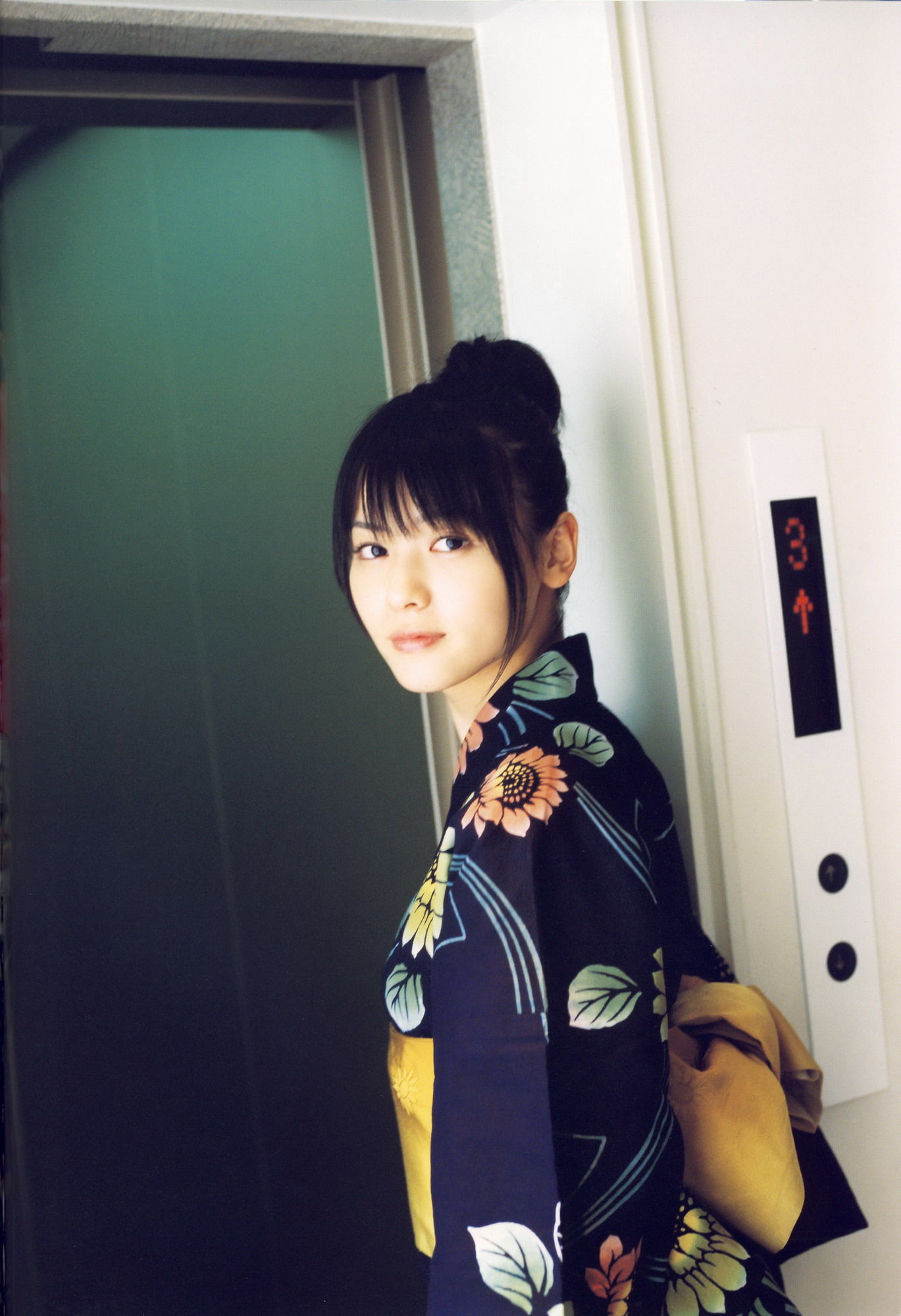 矢島舞美《舞美》 [PhotoBook]