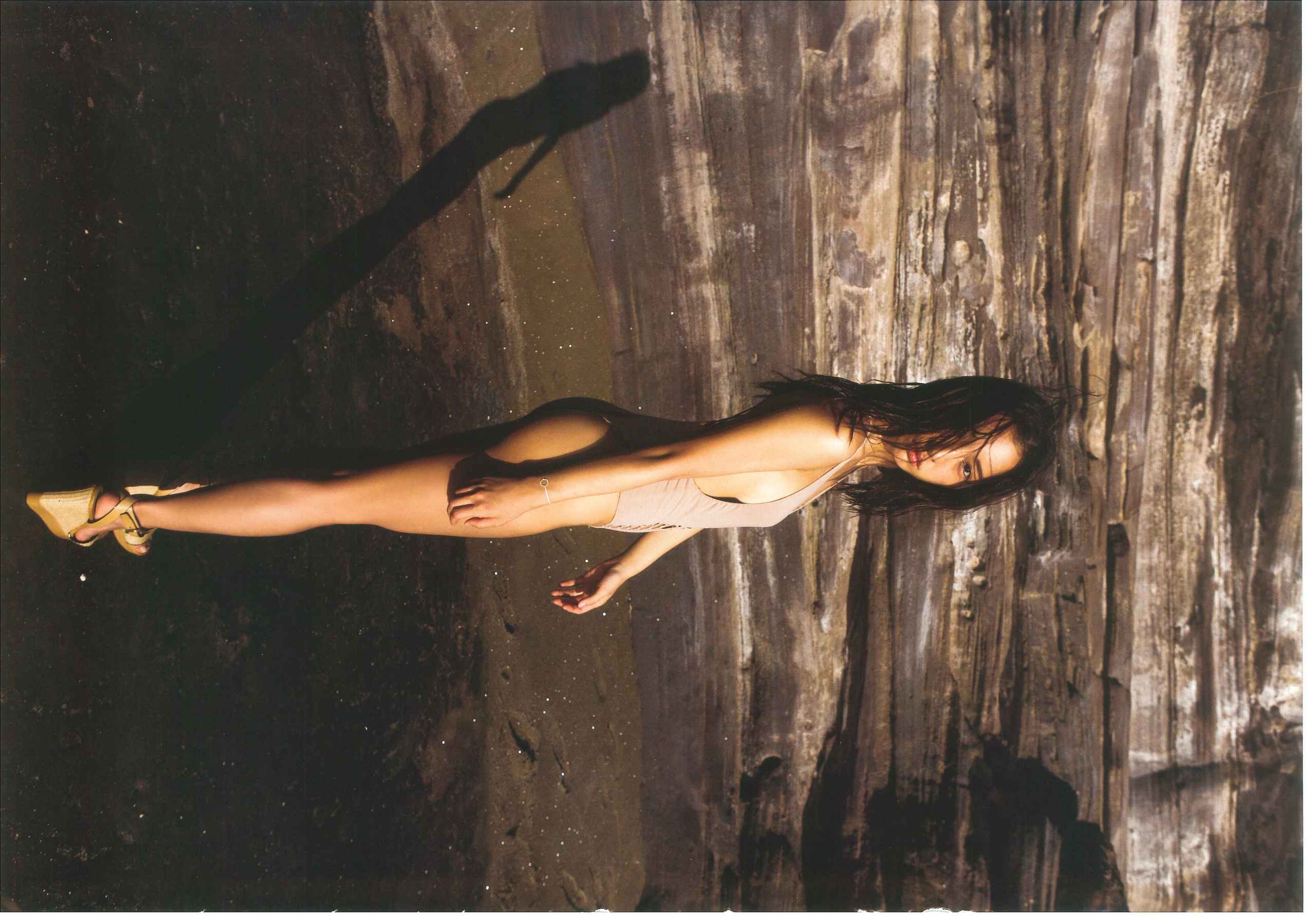 板野友美《release》 [PhotoBook]