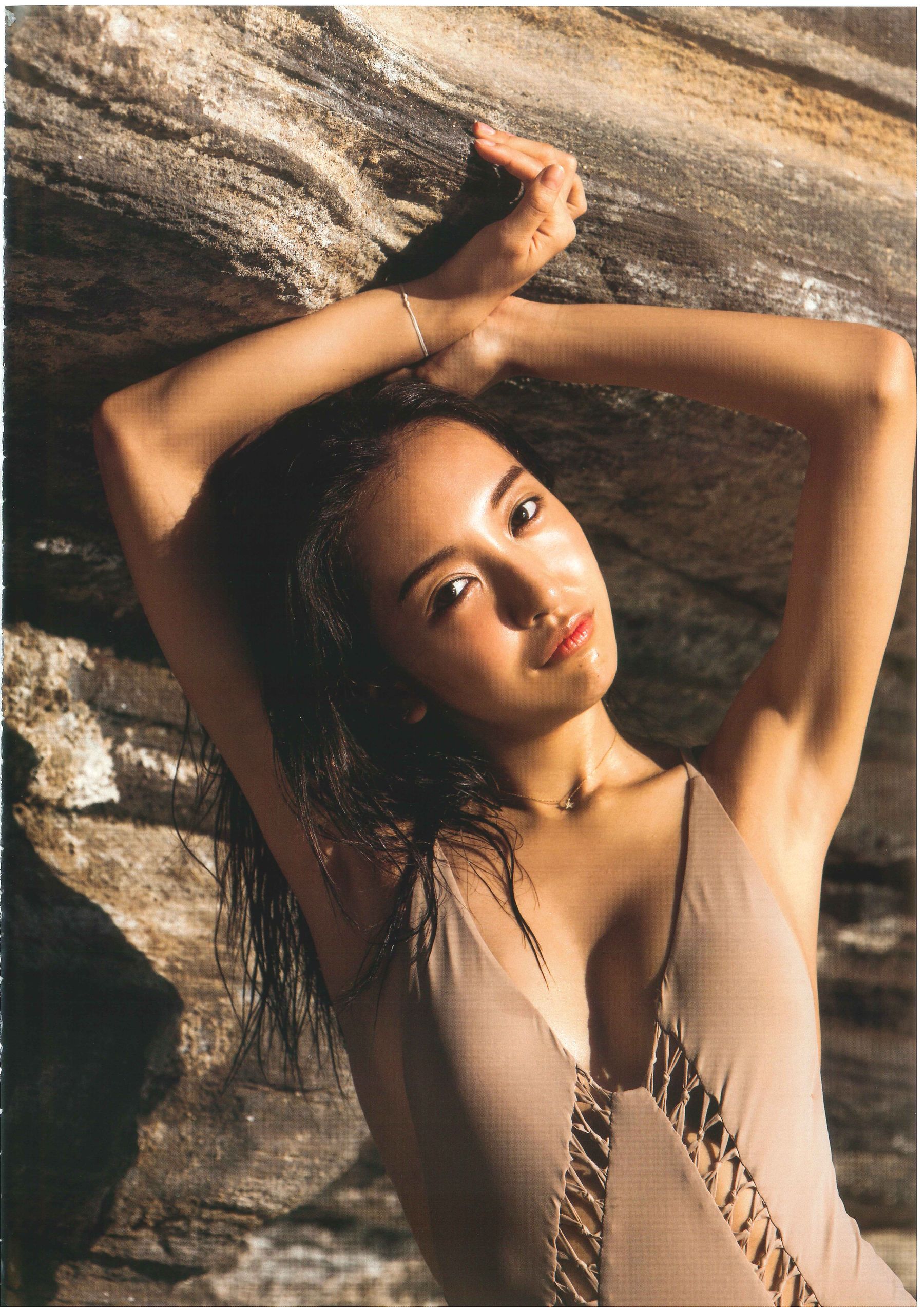 板野友美《release》 [PhotoBook]