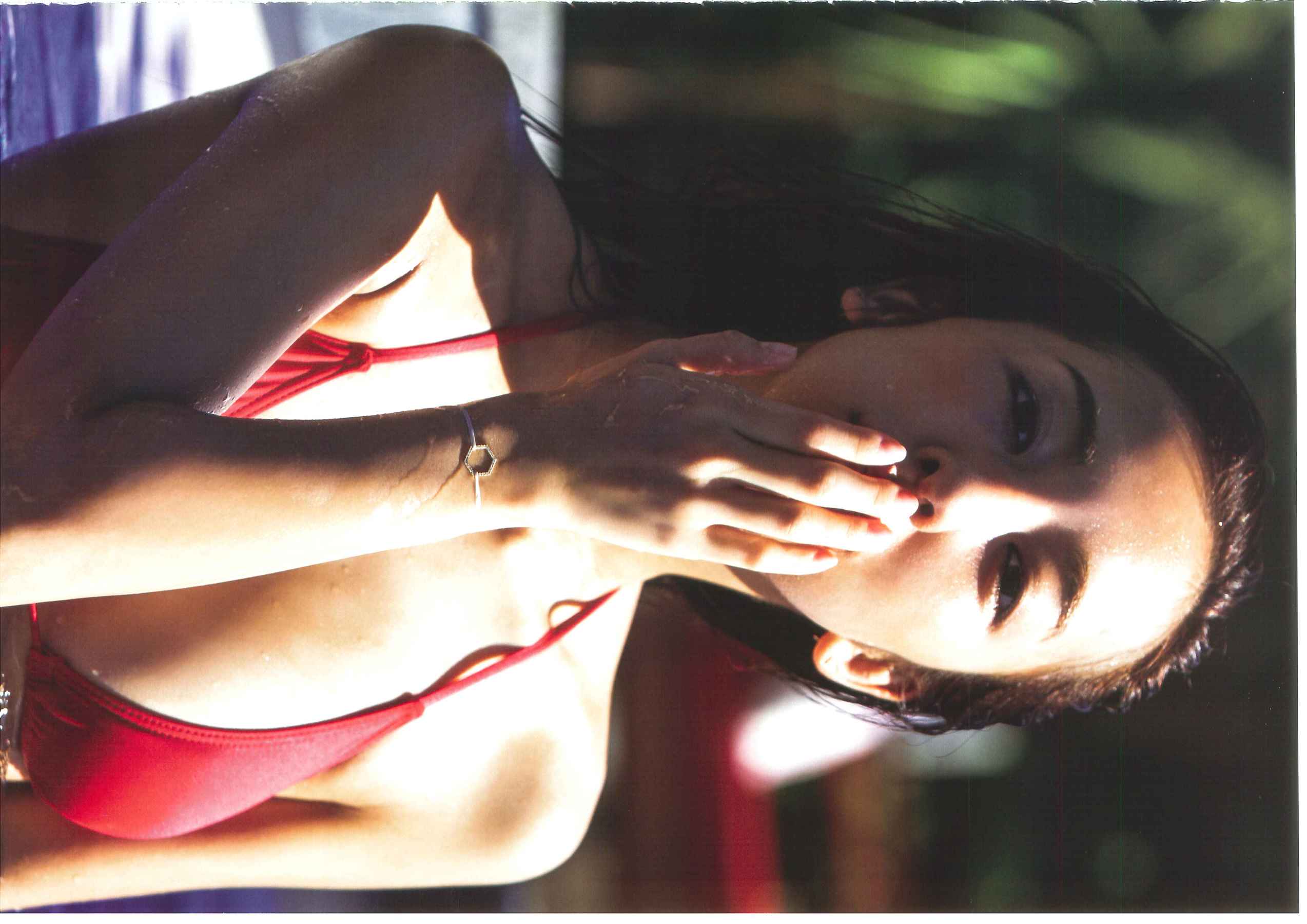 板野友美《release》 [PhotoBook]