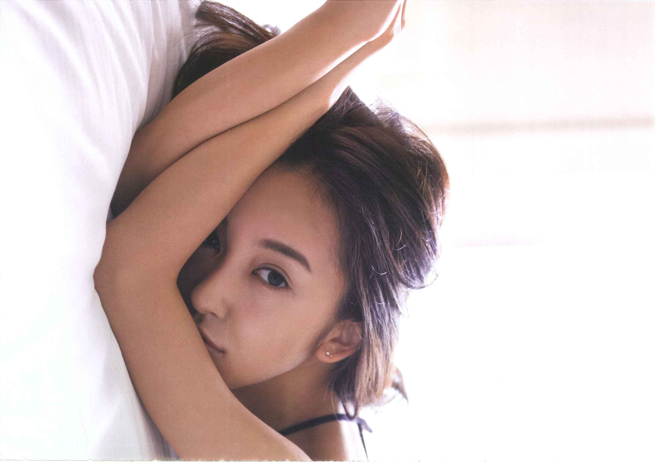 板野友美《release》 [PhotoBook]