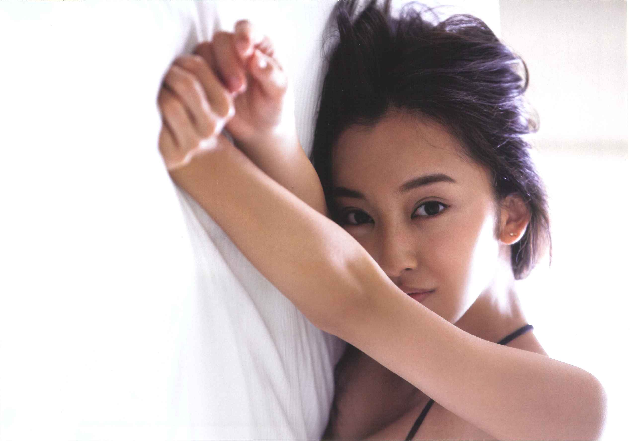 板野友美《release》 [PhotoBook]
