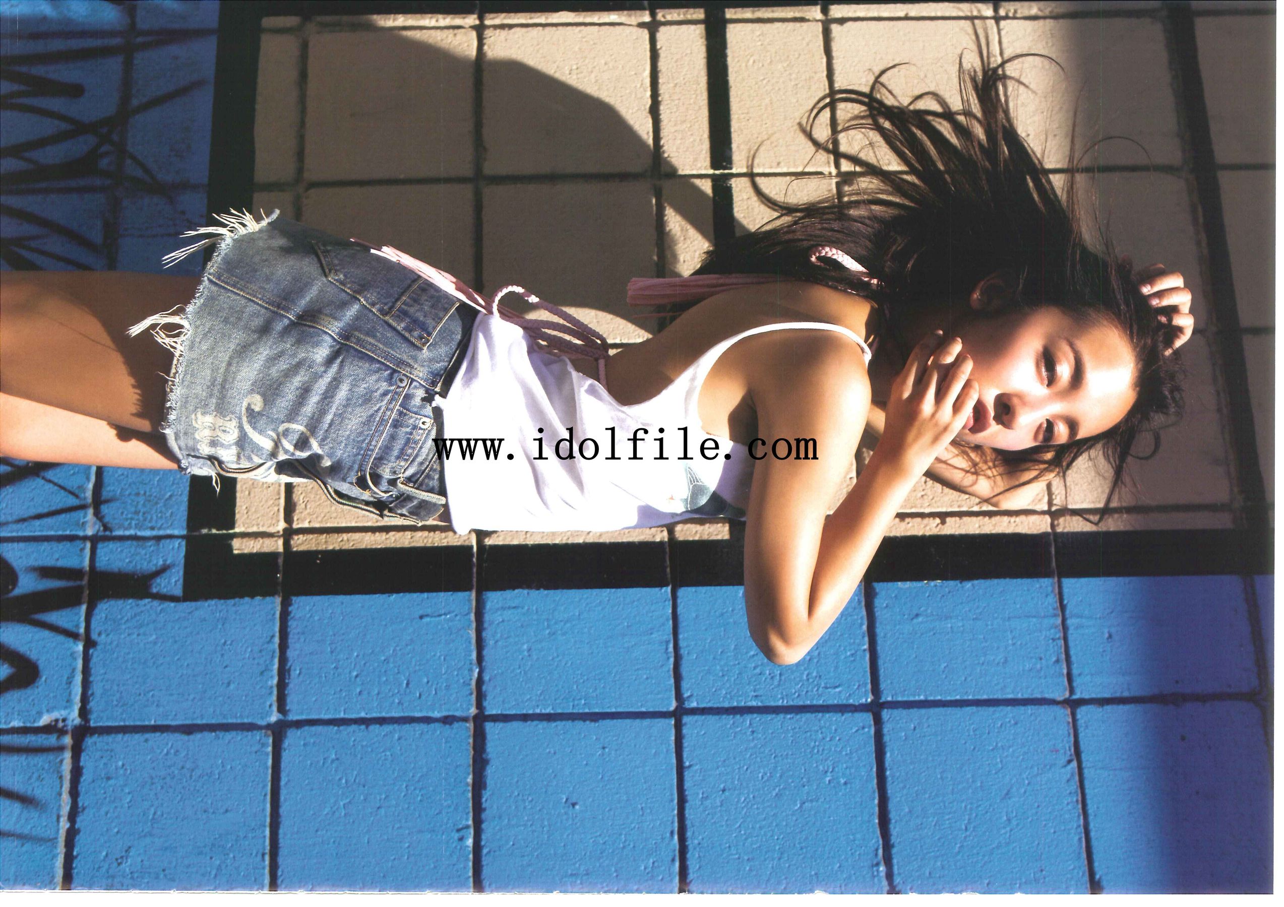 板野友美《release》 [PhotoBook]
