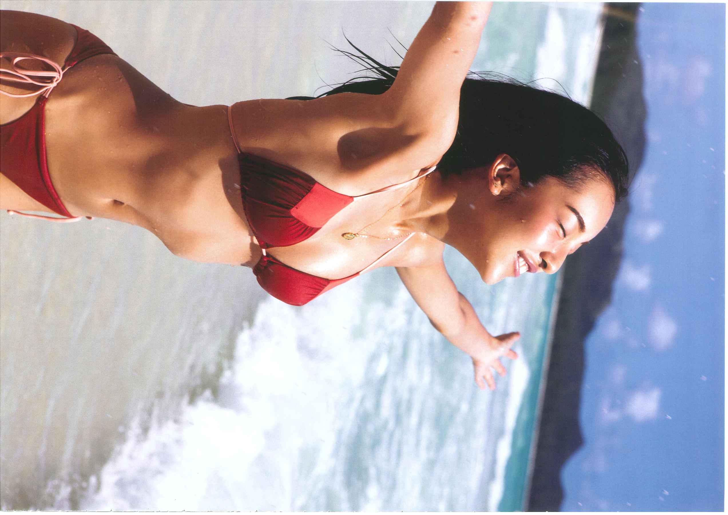 板野友美《release》 [PhotoBook]