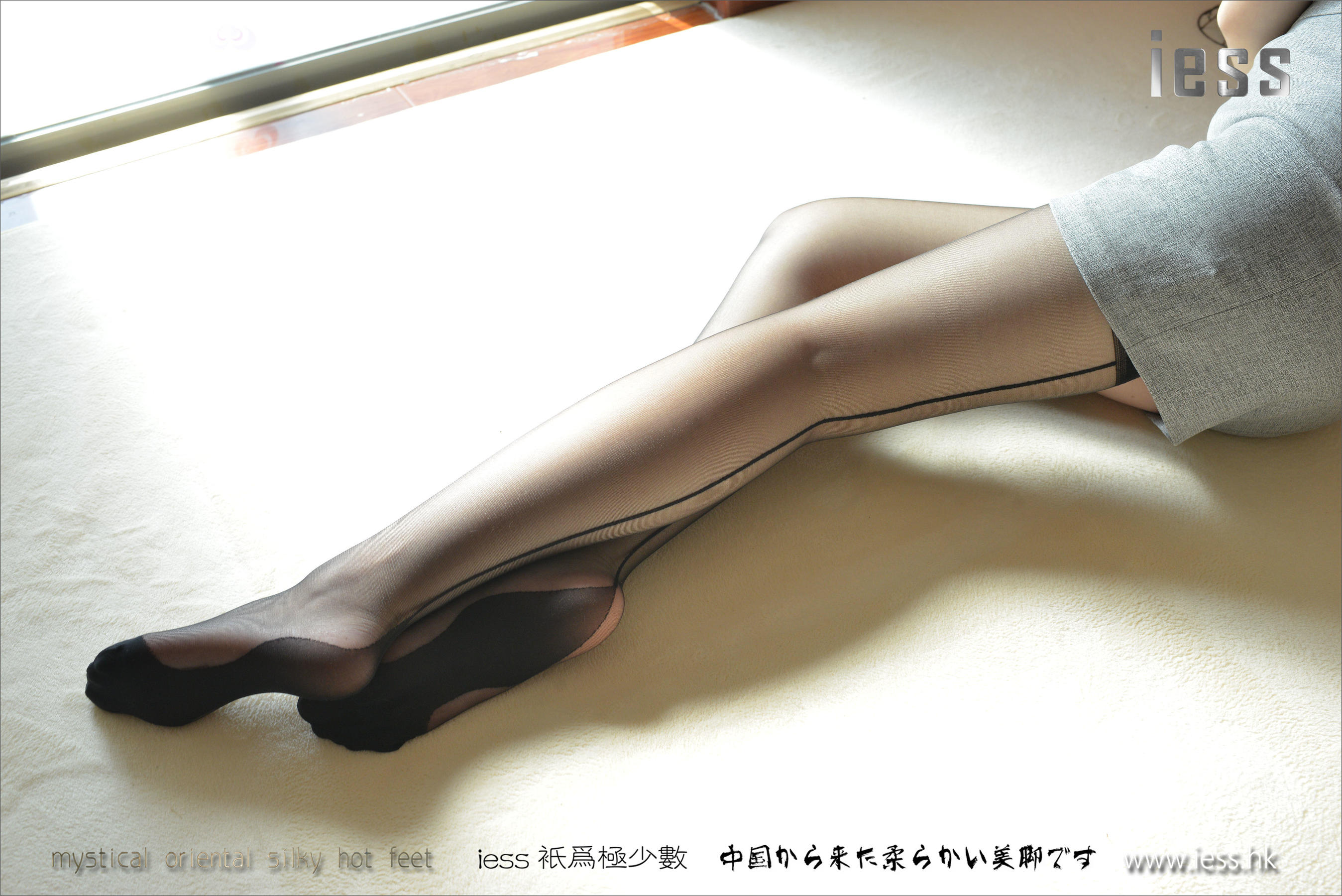 丝足便当069 小夕 《温暖的黑丝吊带袜》[IESS异思趣向]