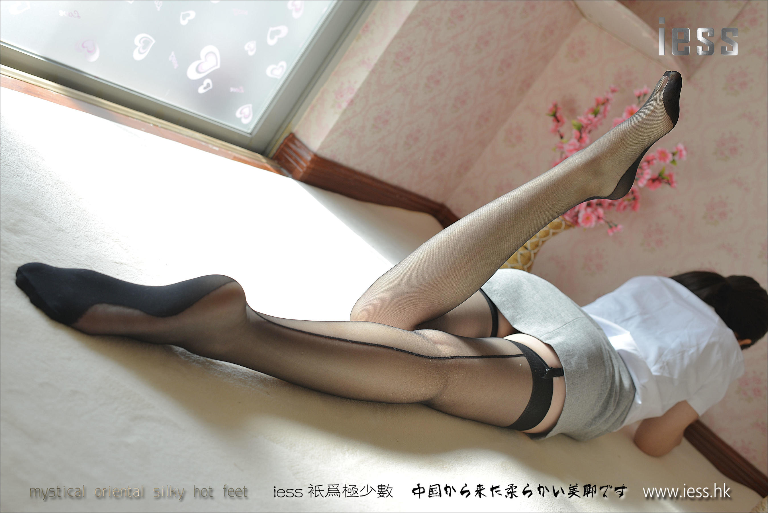 丝足便当069 小夕 《温暖的黑丝吊带袜》[IESS异思趣向]