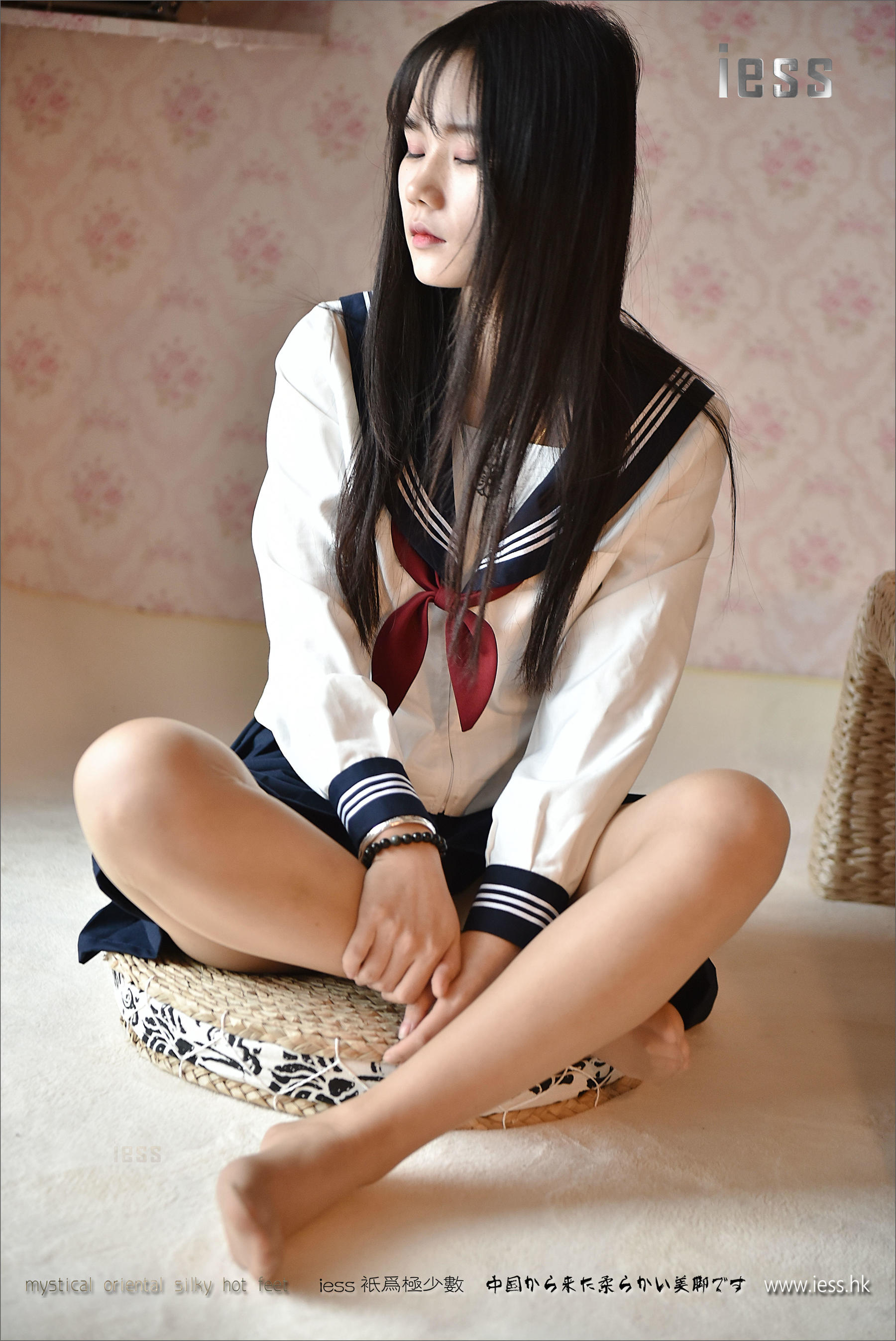 丝足便当082 琪琪 《制服系列之JK第2部-1》[IESS异思趣向]