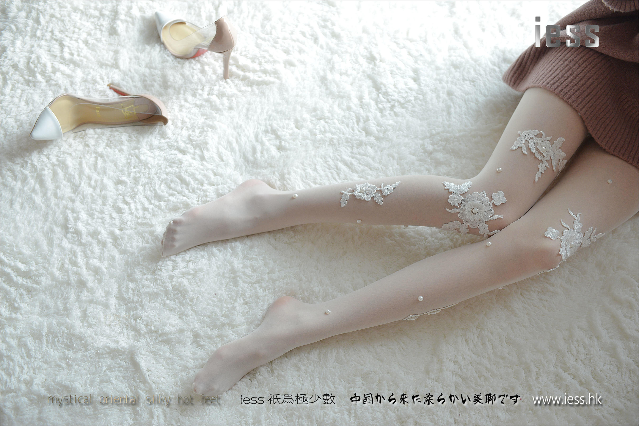 丝足便当083 佳佳 《雪莲花》[IESS异思趣向]