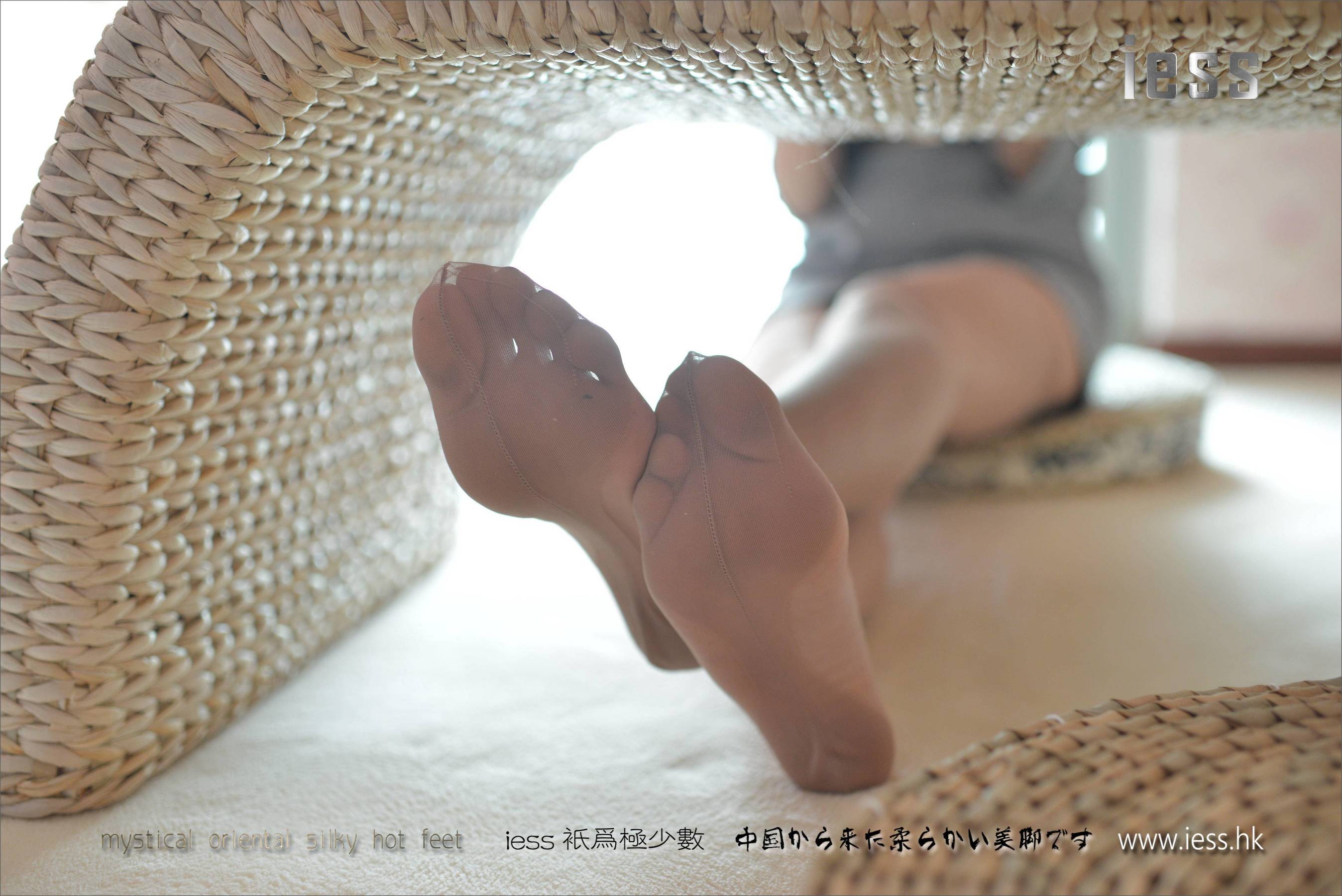 丝足便当107 潇潇 《无弹力纯尼龙丝袜》[IESS异思趣向]