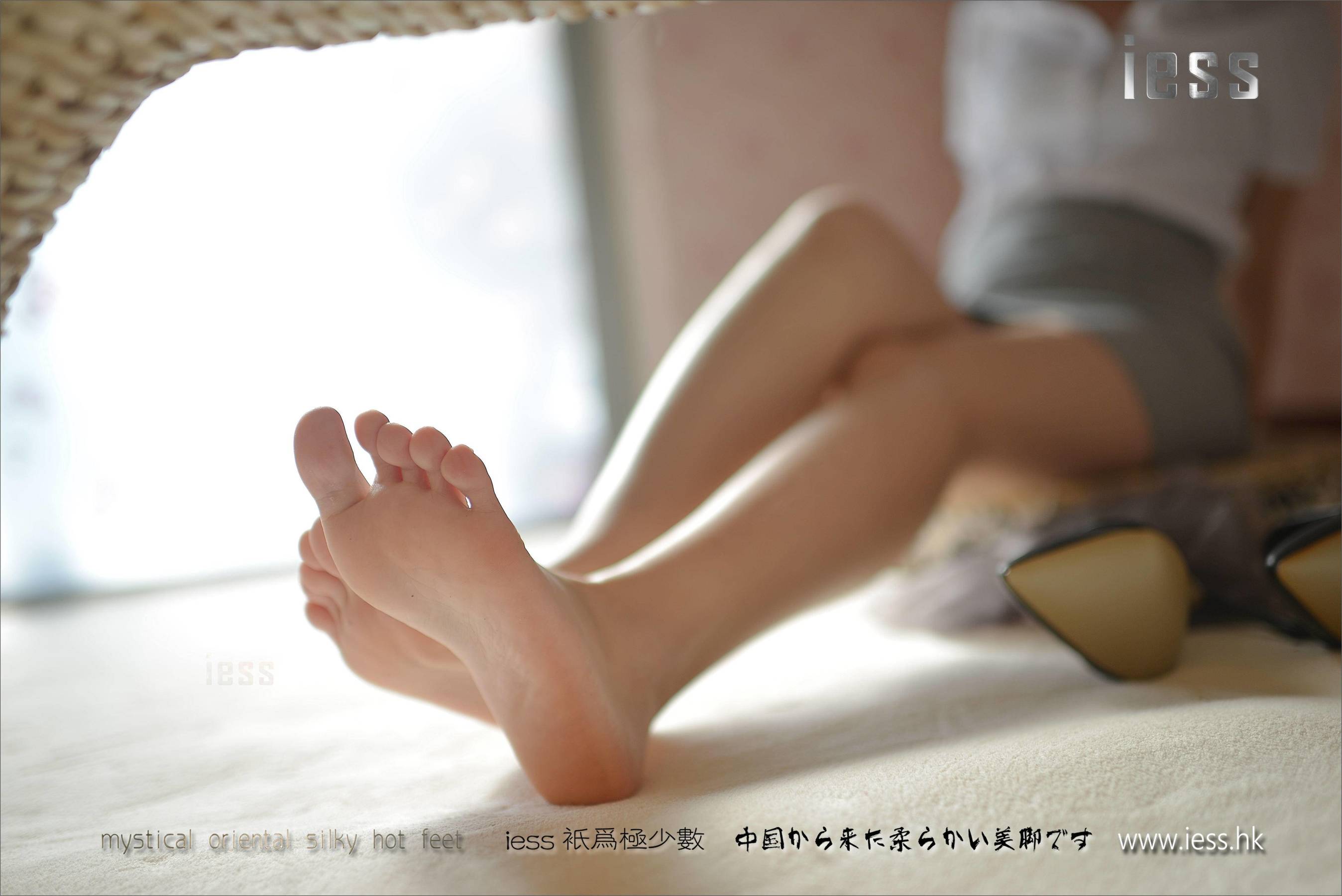丝足便当111 小夕 《脱丝连续图》[IESS异思趣向]