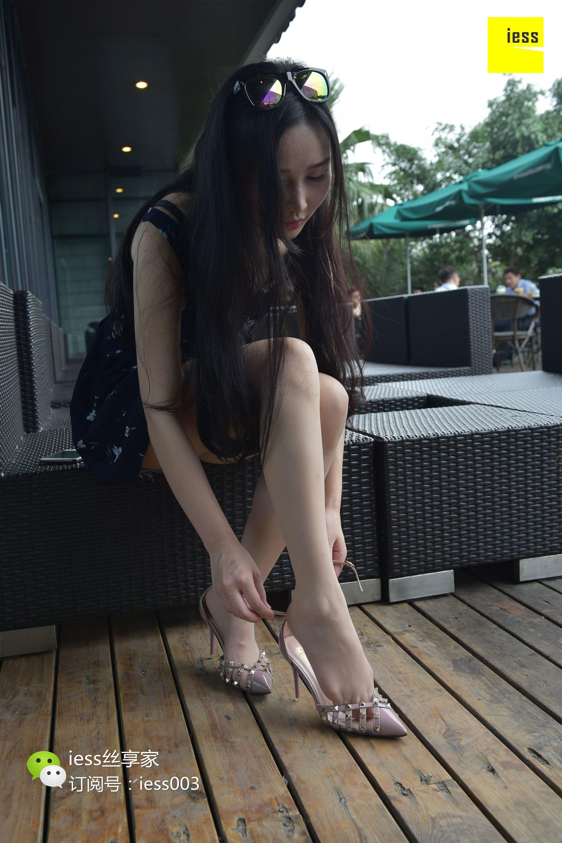 丝享家022 欣欣 《嘿！在星巴克晒太阳的姑娘》[IESS异思趣向]