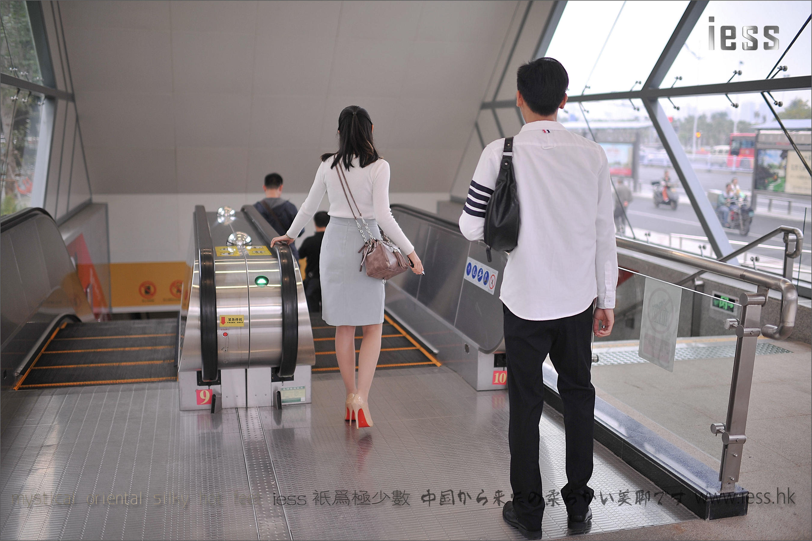 丝足便当127 张馨月《户外丝袜》[IESS异思趣向]