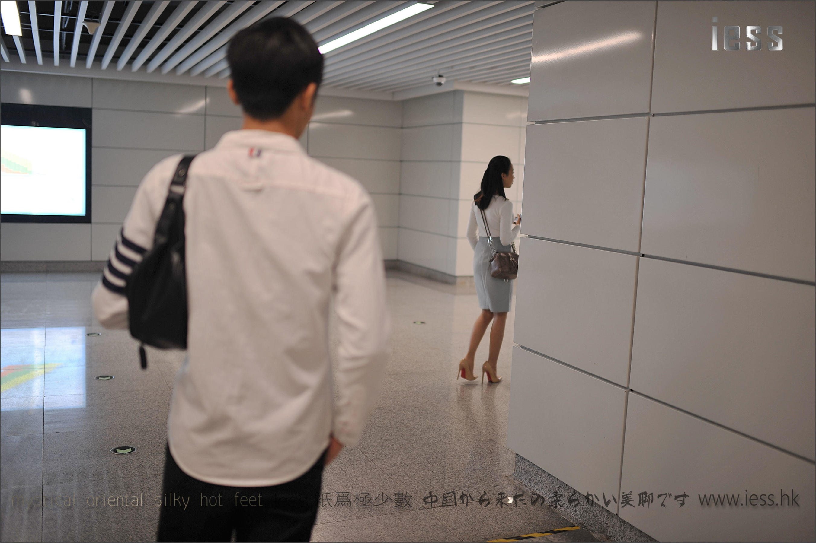 丝足便当127 张馨月《户外丝袜》[IESS异思趣向]