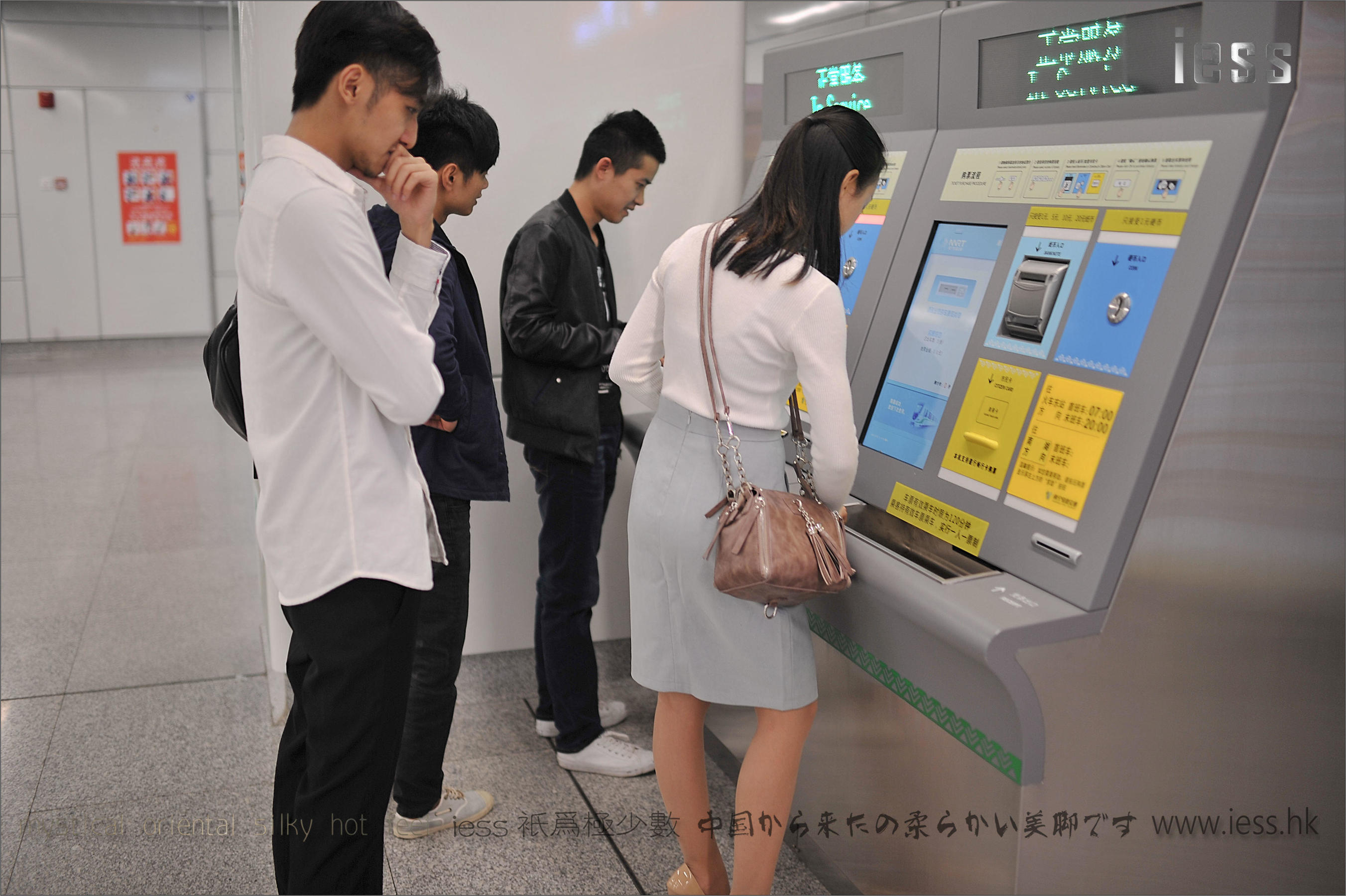 丝足便当127 张馨月《户外丝袜》[IESS异思趣向]