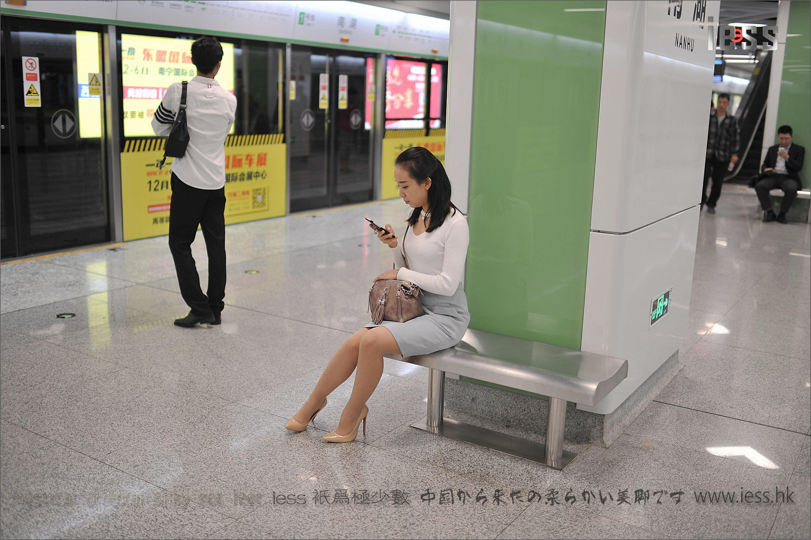 丝足便当127 张馨月《户外丝袜》[IESS异思趣向]