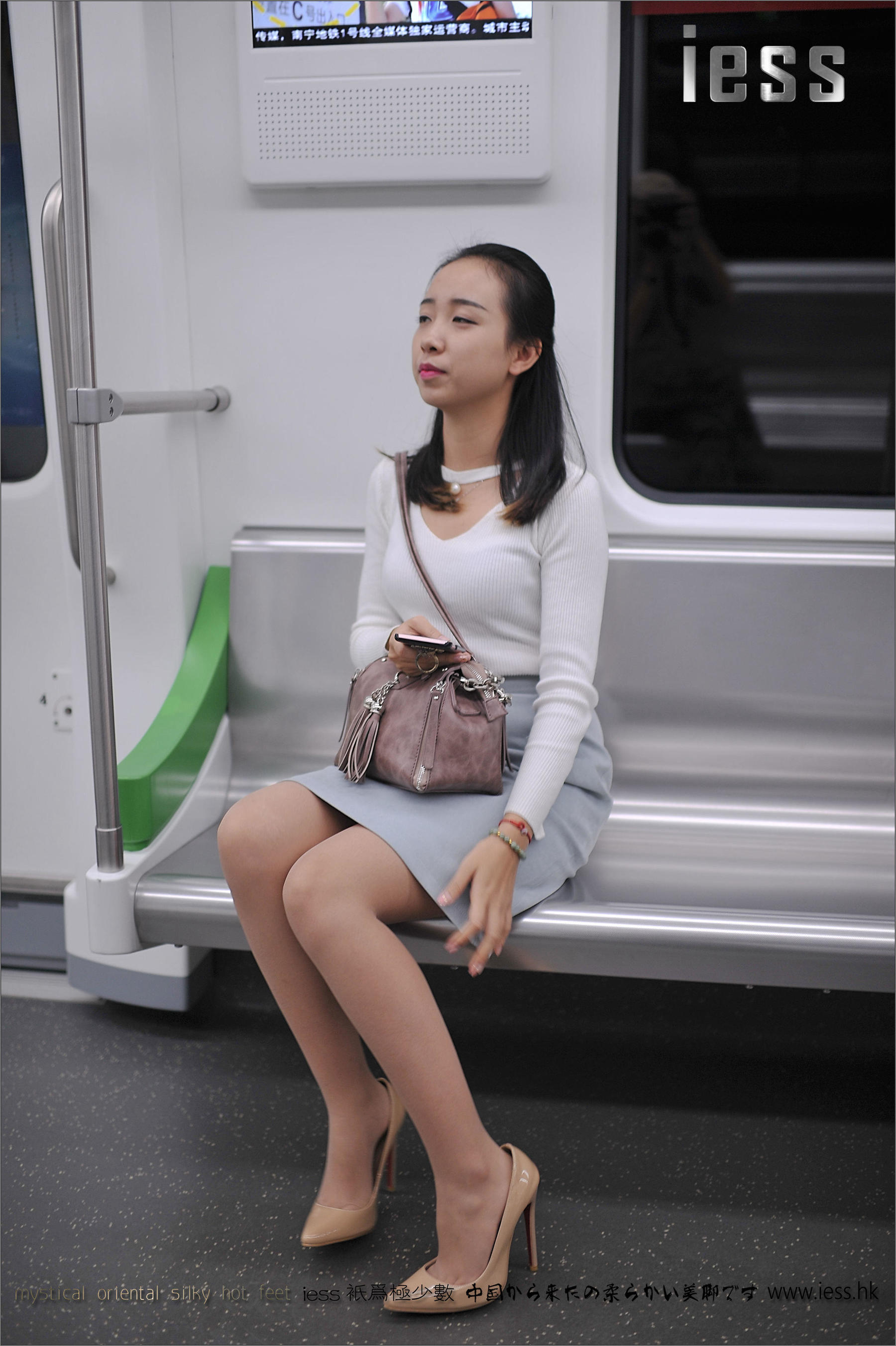 丝足便当127 张馨月《户外丝袜》[IESS异思趣向]