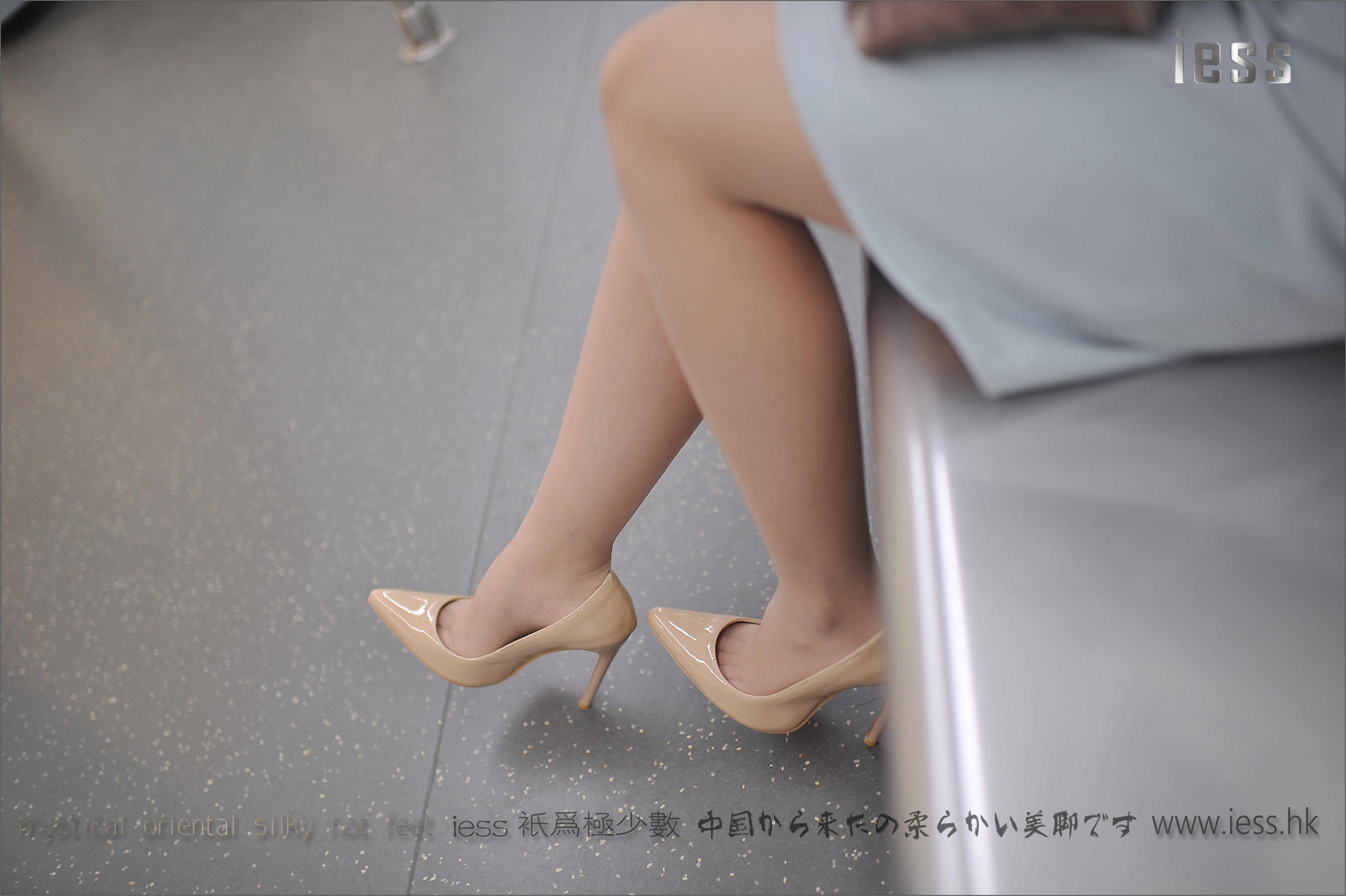 丝足便当127 张馨月《户外丝袜》[IESS异思趣向]