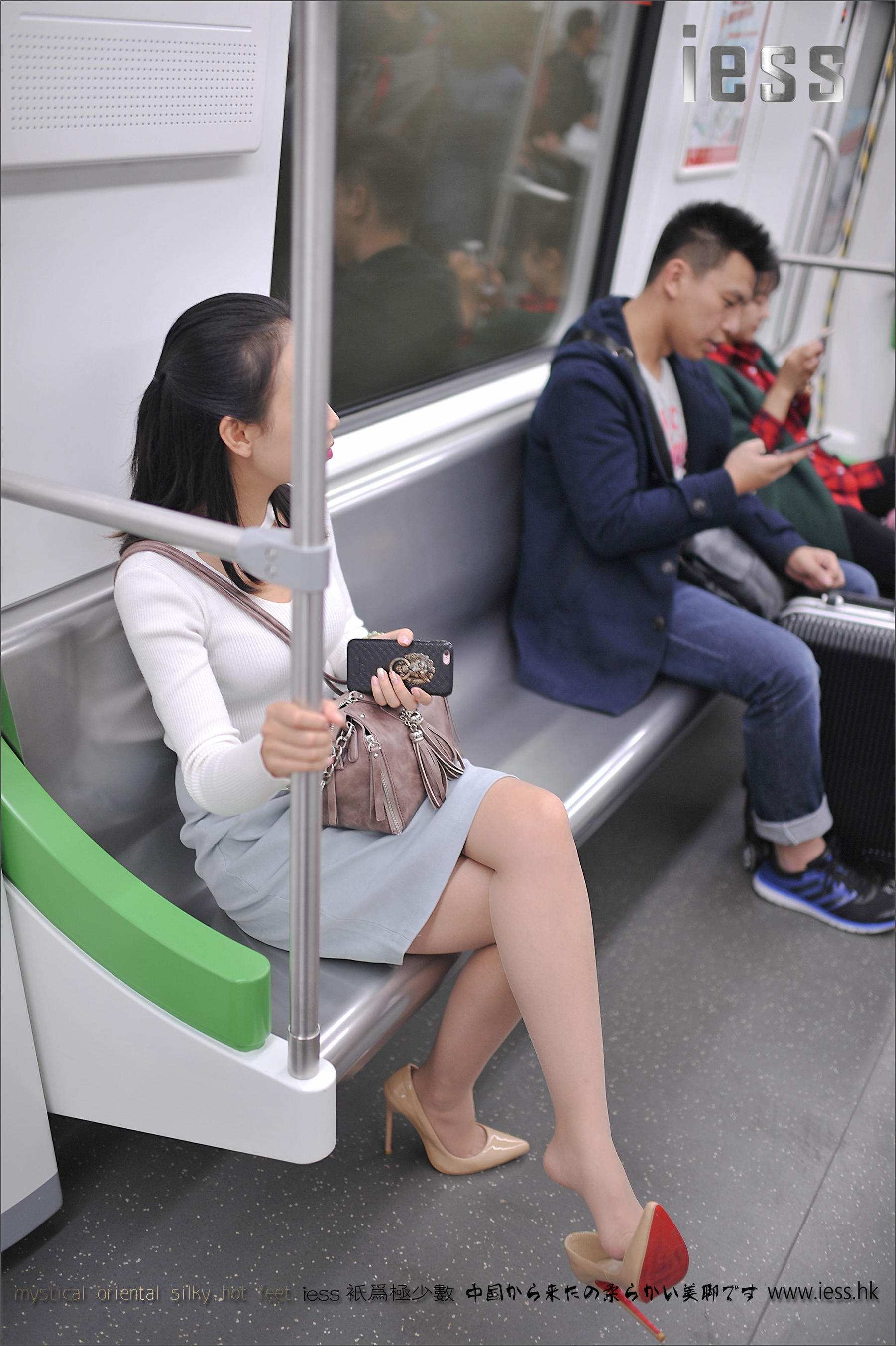 丝足便当127 张馨月《户外丝袜》[IESS异思趣向]