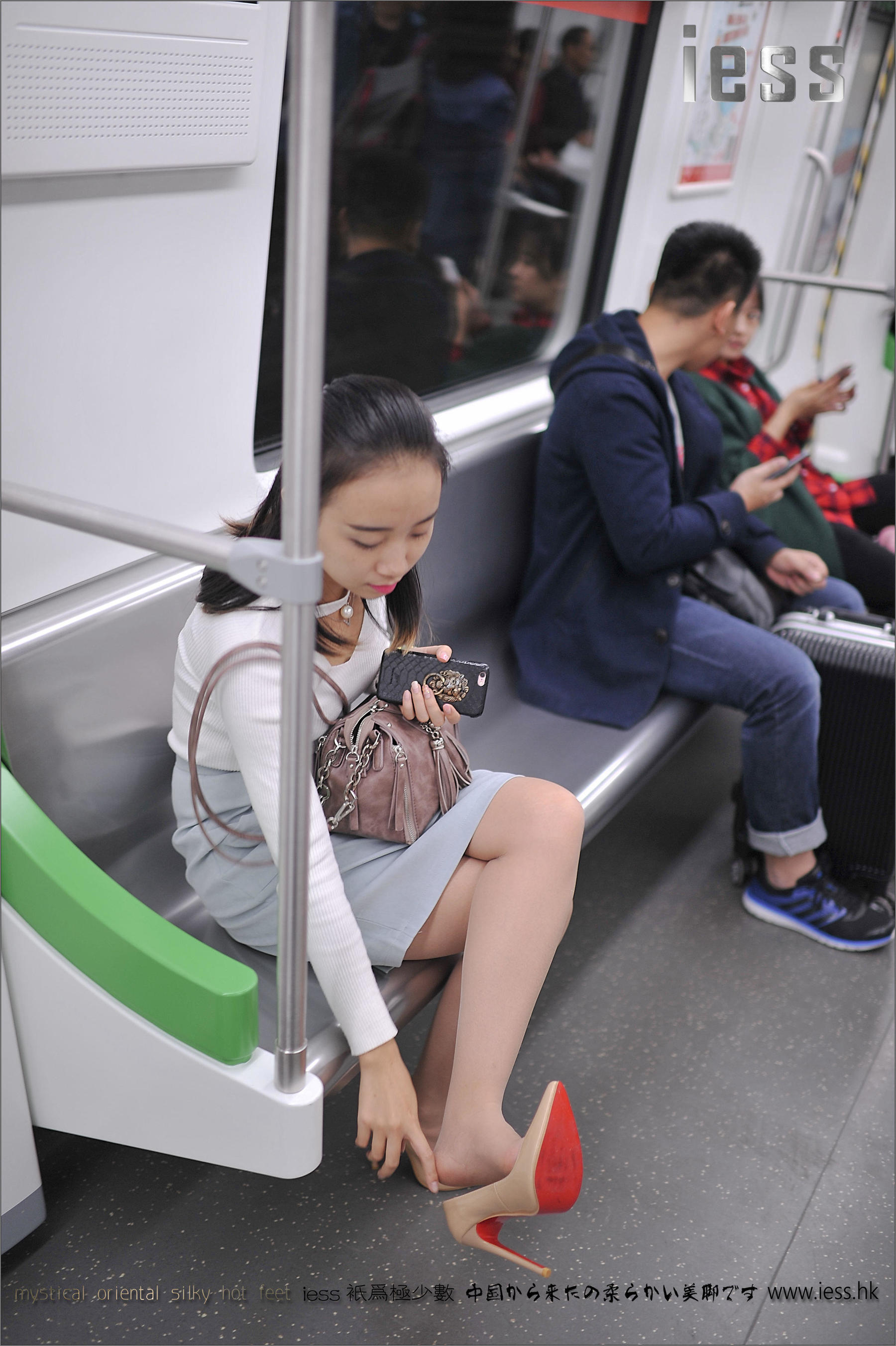 丝足便当127 张馨月《户外丝袜》[IESS异思趣向]