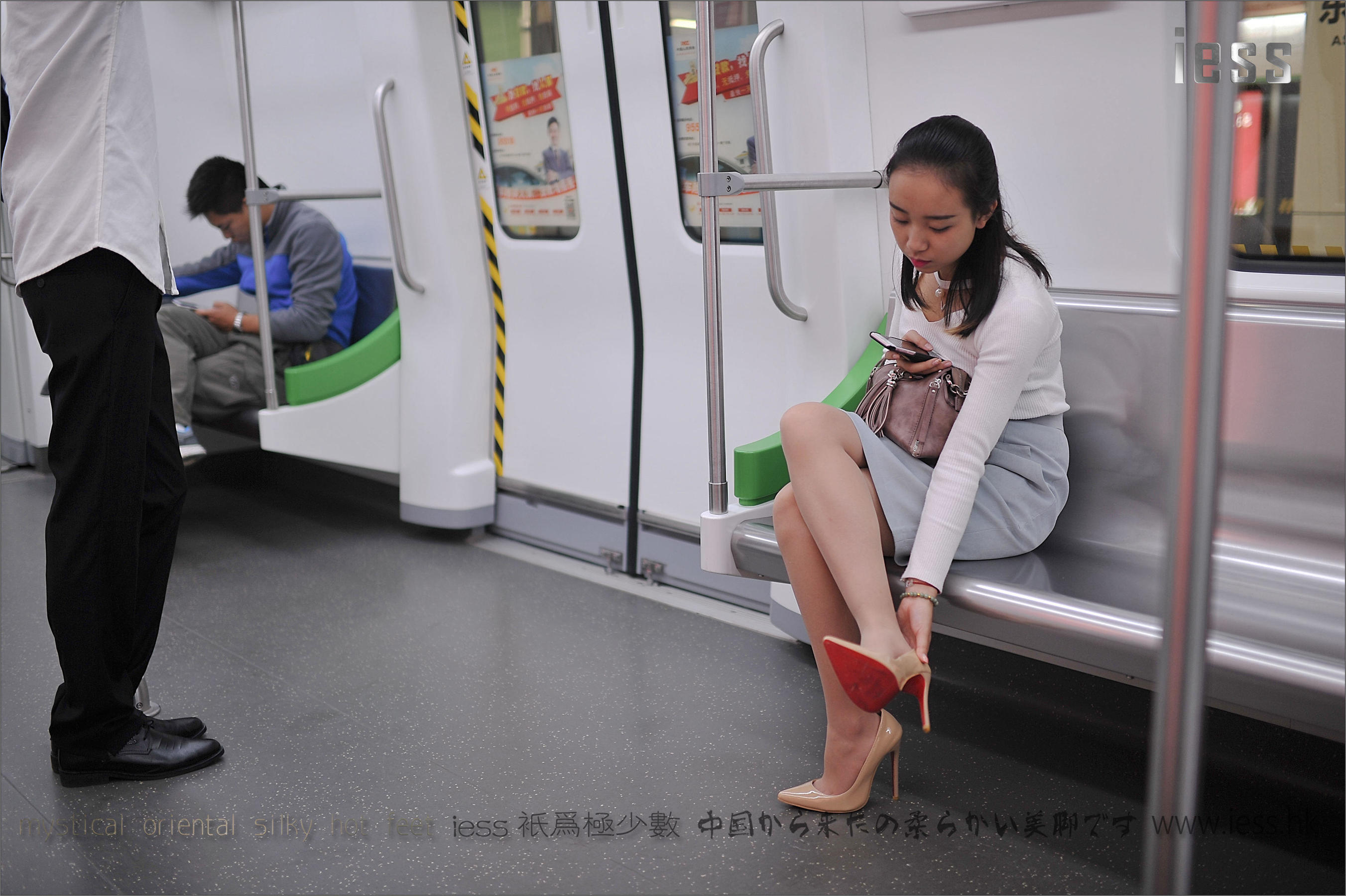丝足便当127 张馨月《户外丝袜》[IESS异思趣向]