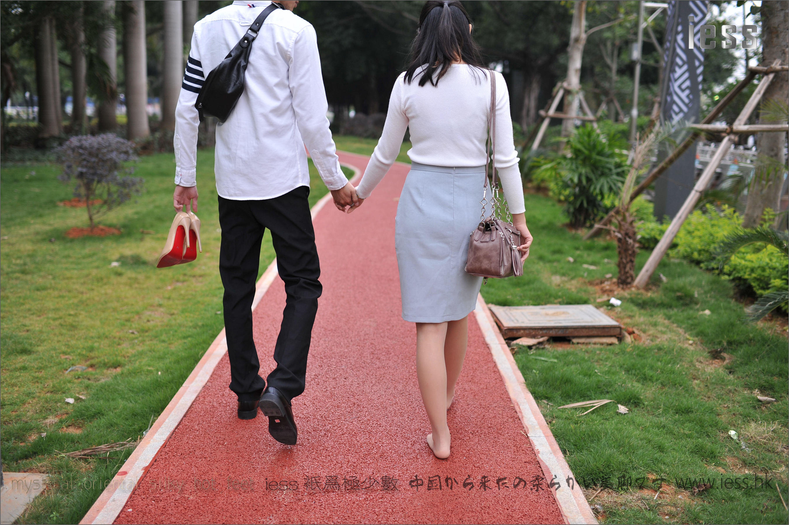 丝足便当127 张馨月《户外丝袜》[IESS异思趣向]