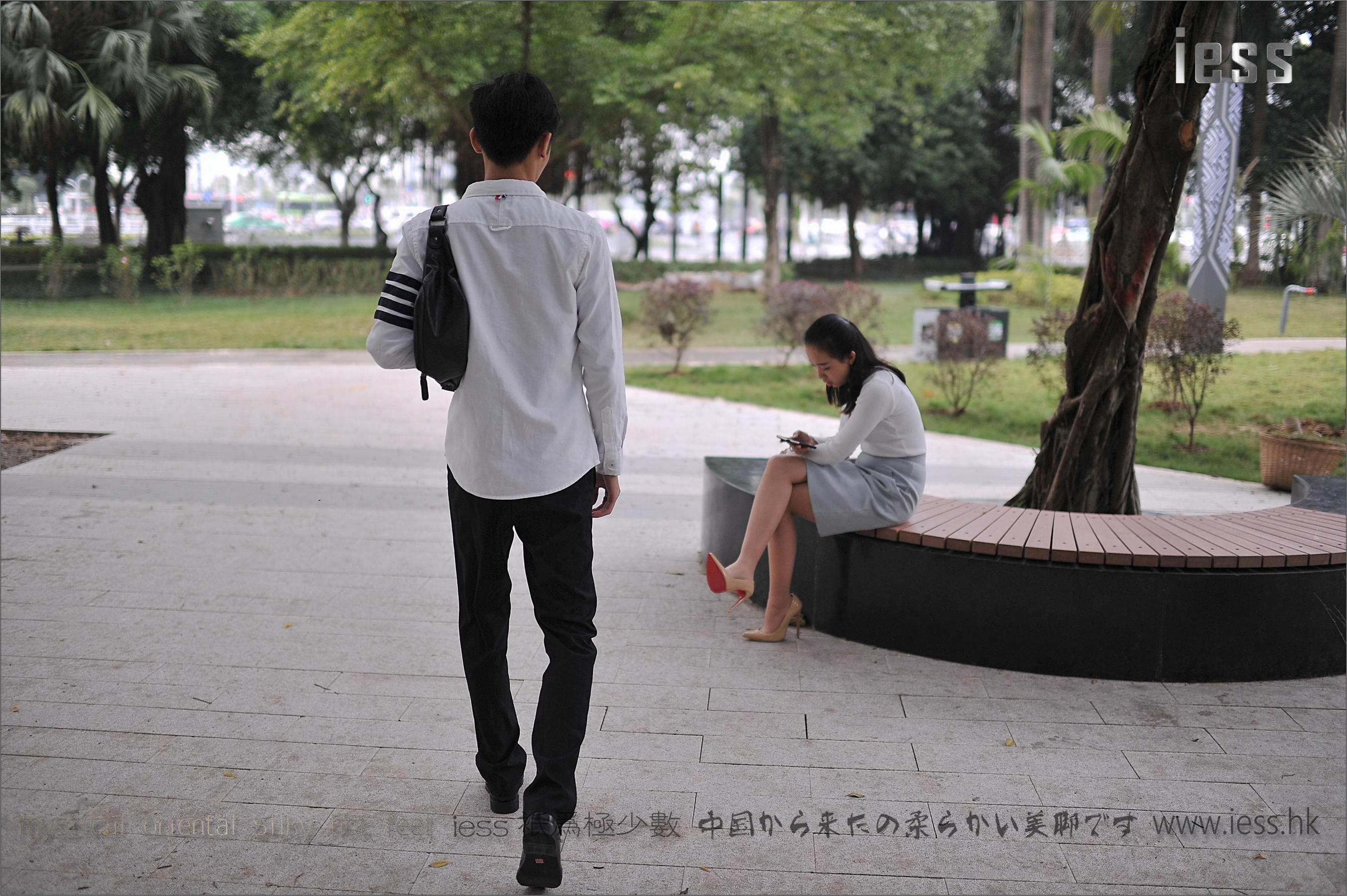 丝足便当127 张馨月《户外丝袜》[IESS异思趣向]