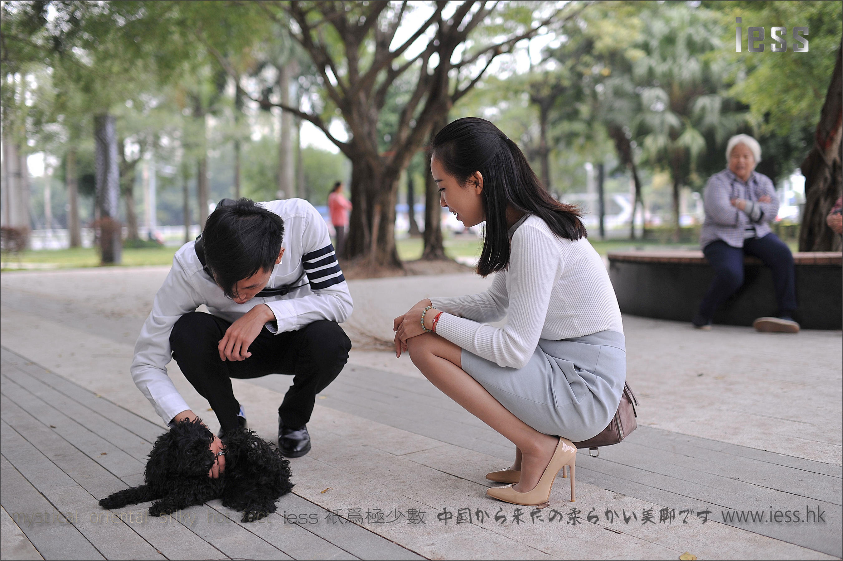丝足便当127 张馨月《户外丝袜》[IESS异思趣向]