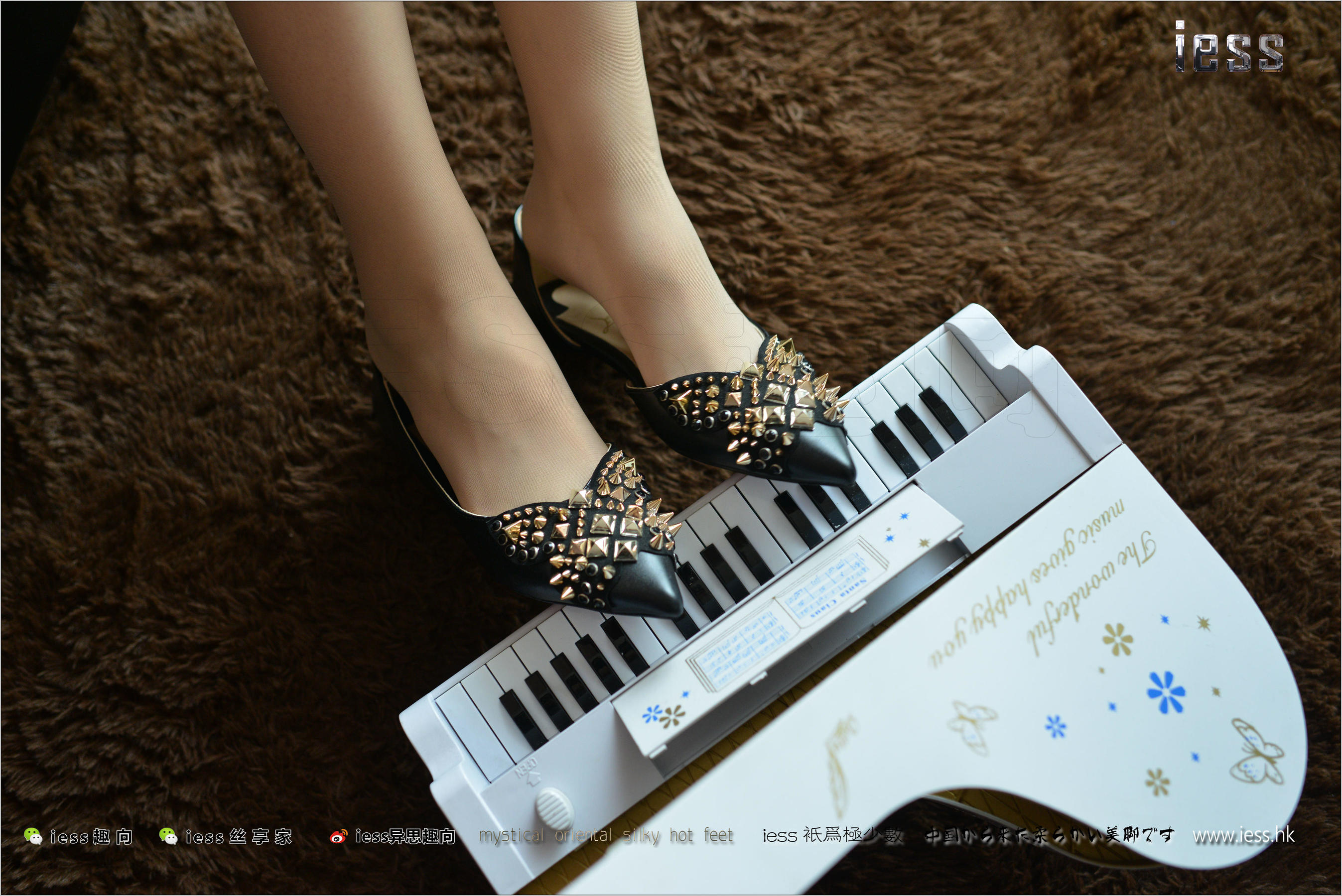 丝足便当138 人妻芳芳 《脚尖下的钢琴鸣奏曲》[IESS异思趣向]