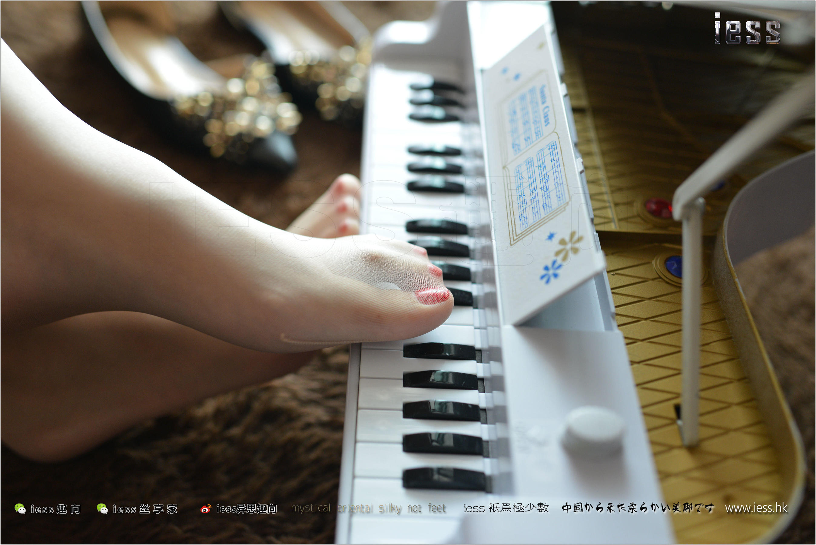 丝足便当138 人妻芳芳 《脚尖下的钢琴鸣奏曲》[IESS异思趣向]