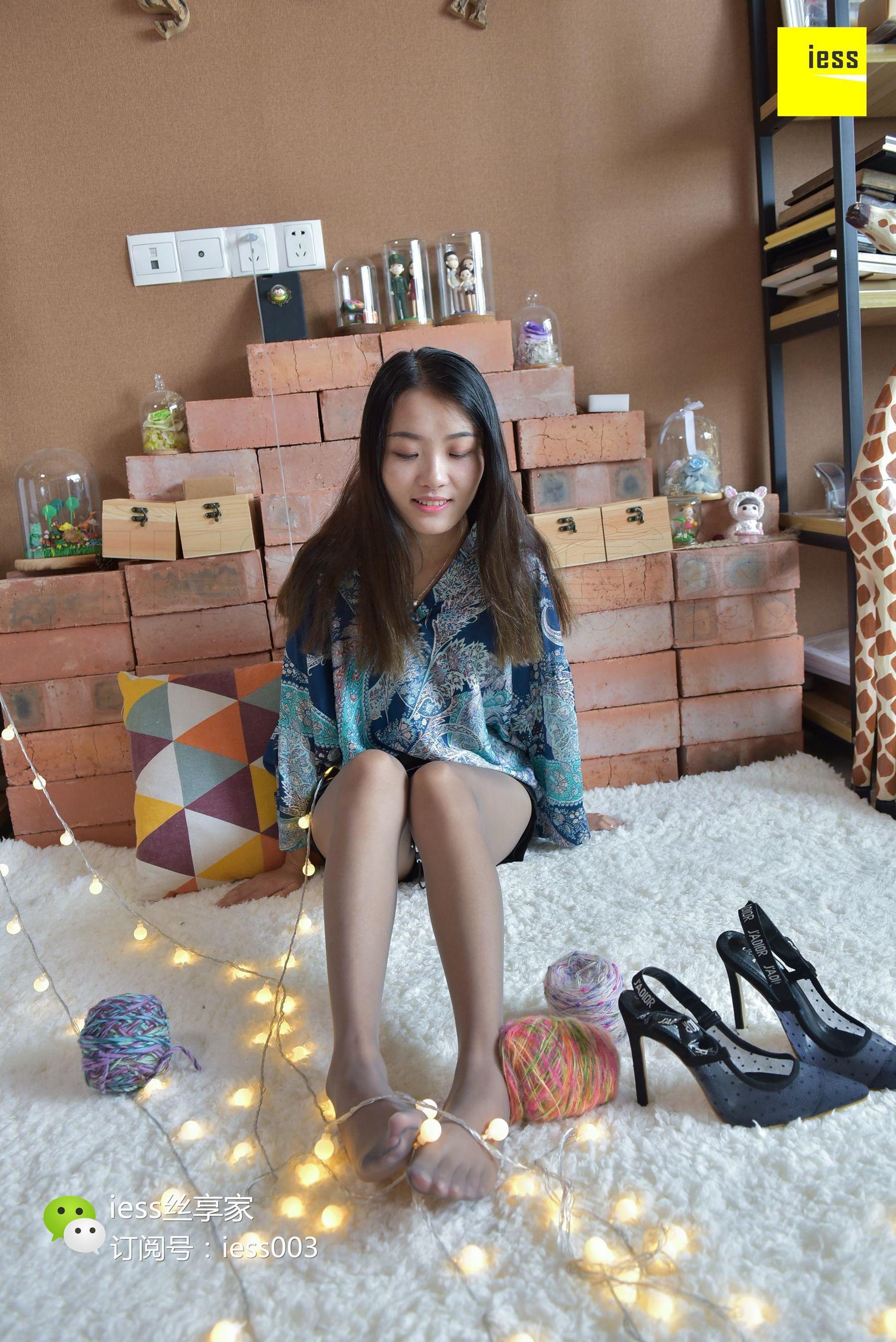 丝享家097 婉萍 《被缠绕的灰丝美脚》[IESS异思趣向]