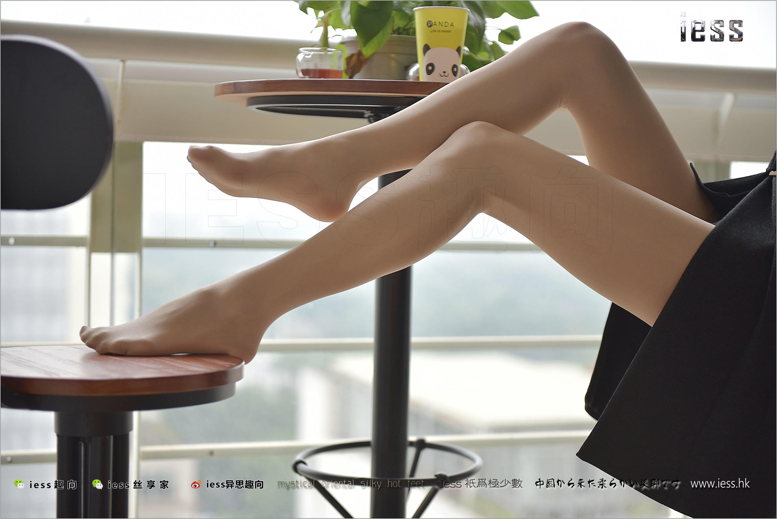 丝足便当175 小六 《风衣下的裸氨厚肉丝》[IESS异思趣向]
