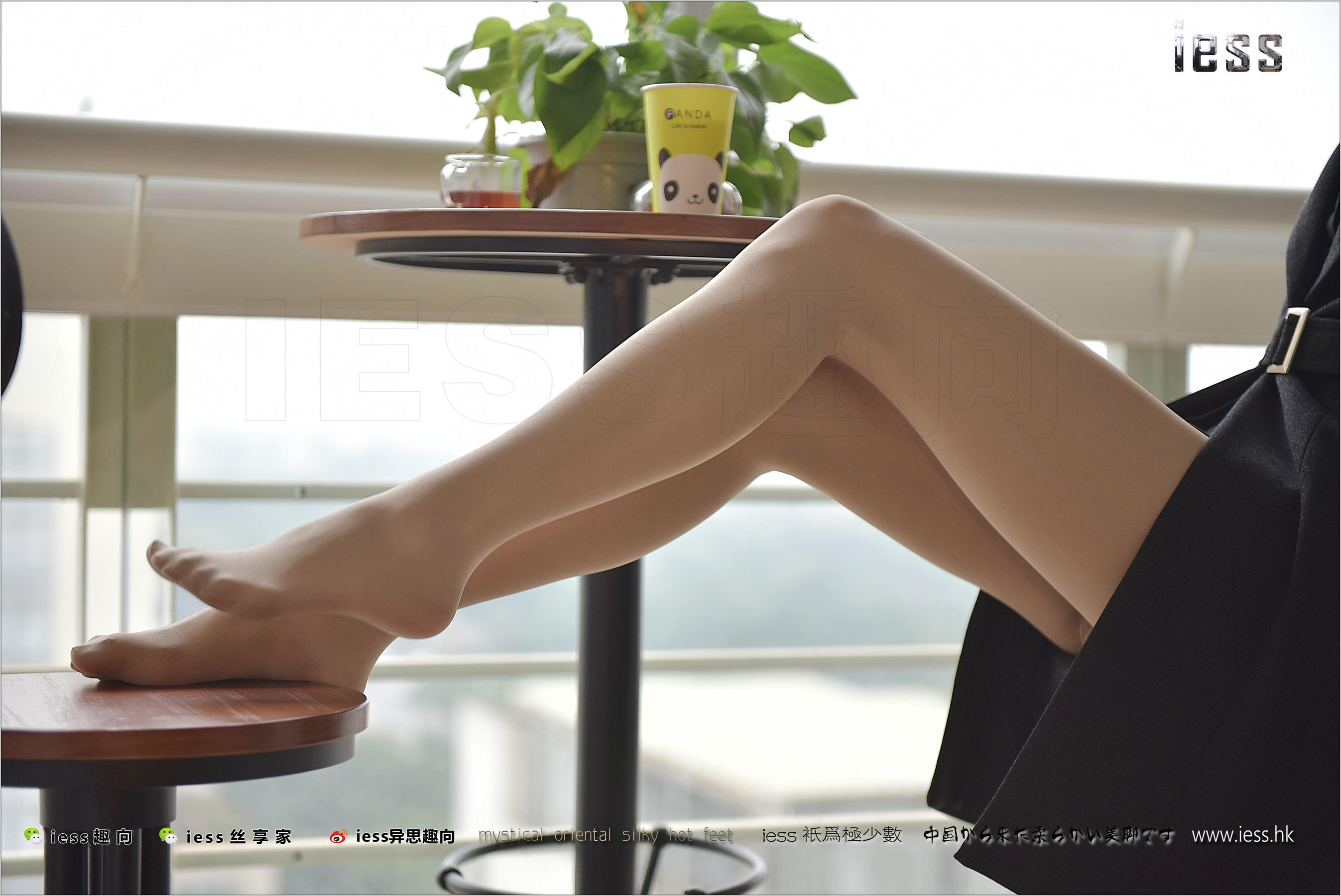 丝足便当175 小六 《风衣下的裸氨厚肉丝》[IESS异思趣向]