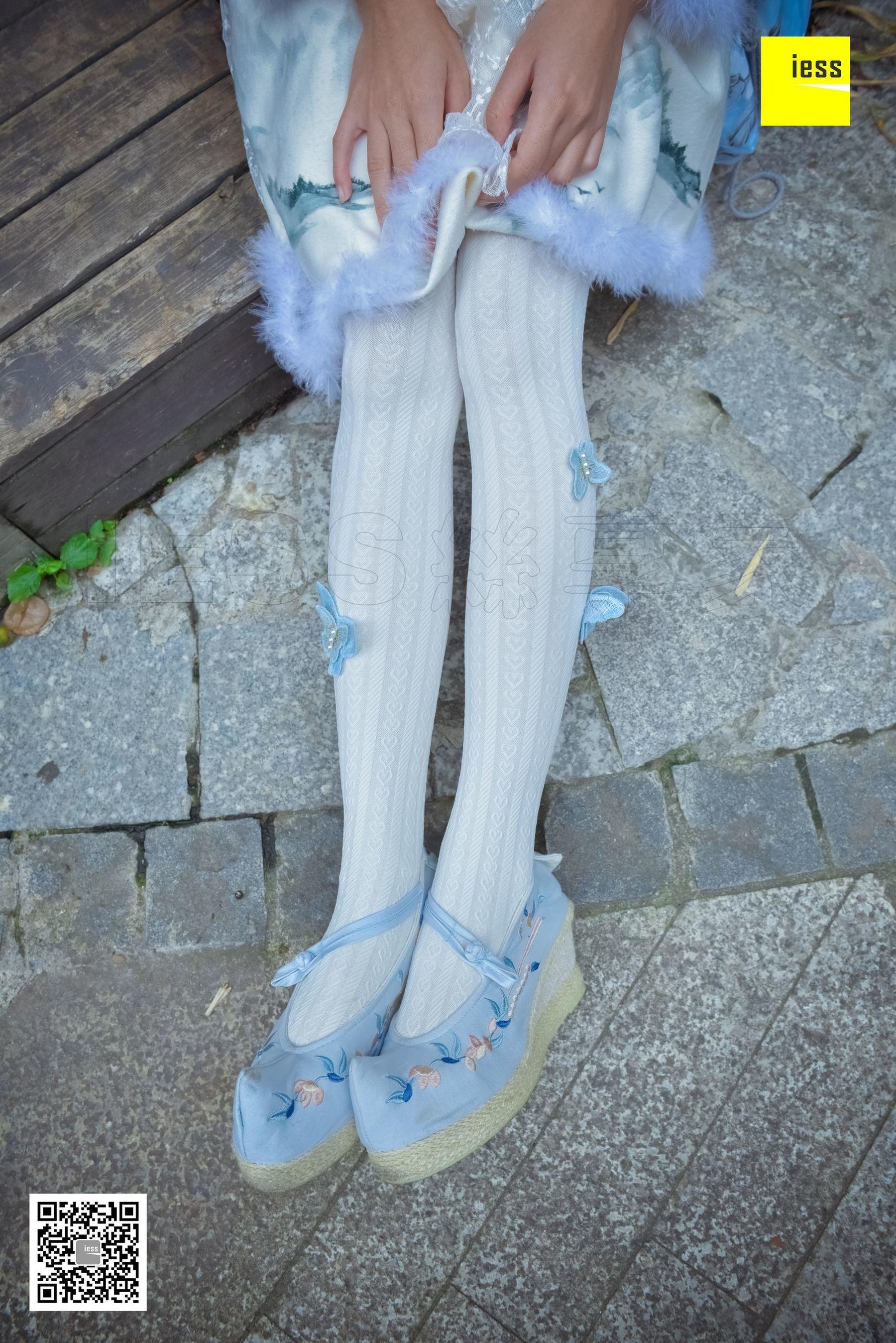 丝享家122 木木 《汉服绣花鞋白色袜》[IESS异思趣向]