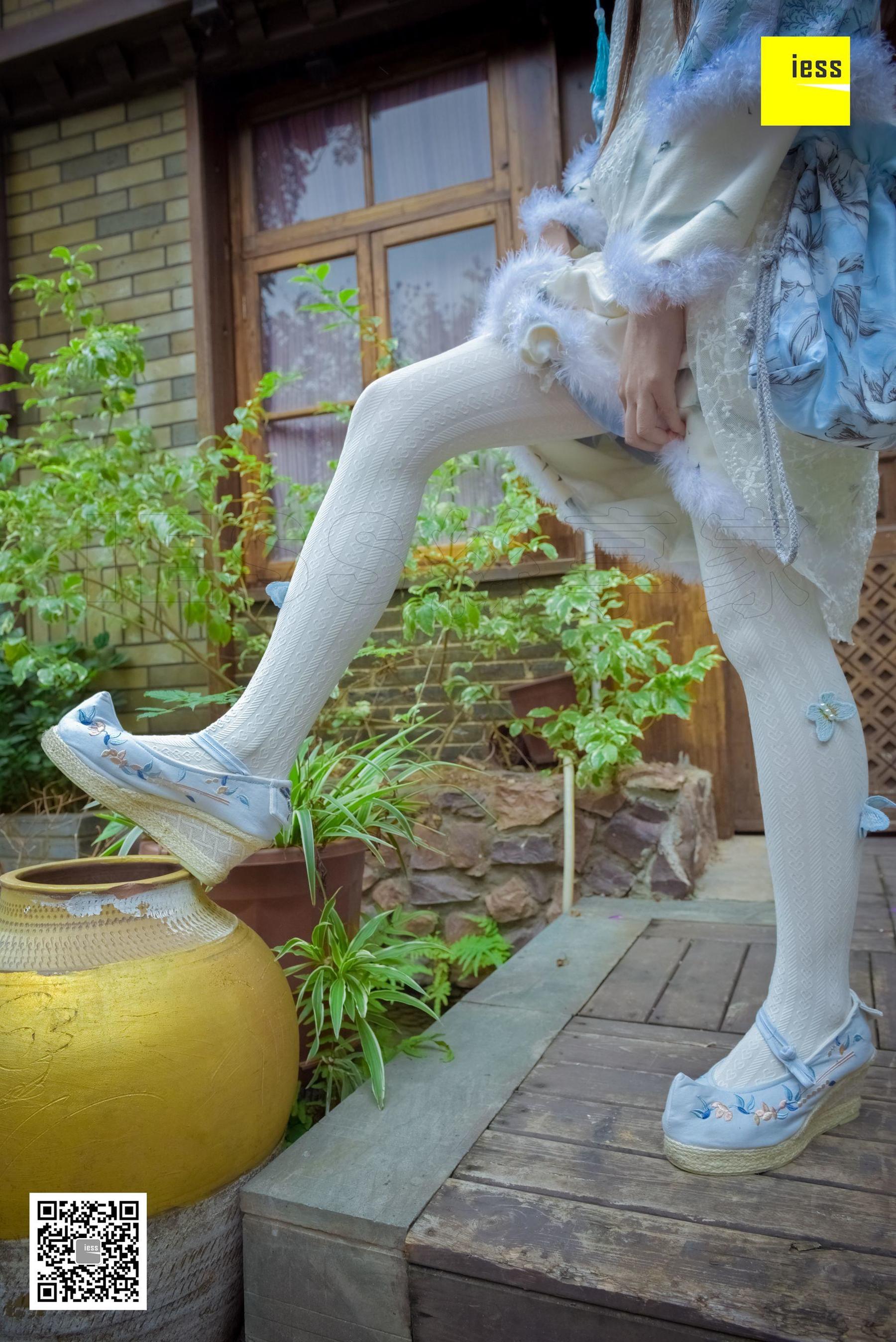 丝享家122 木木 《汉服绣花鞋白色袜》[IESS异思趣向]