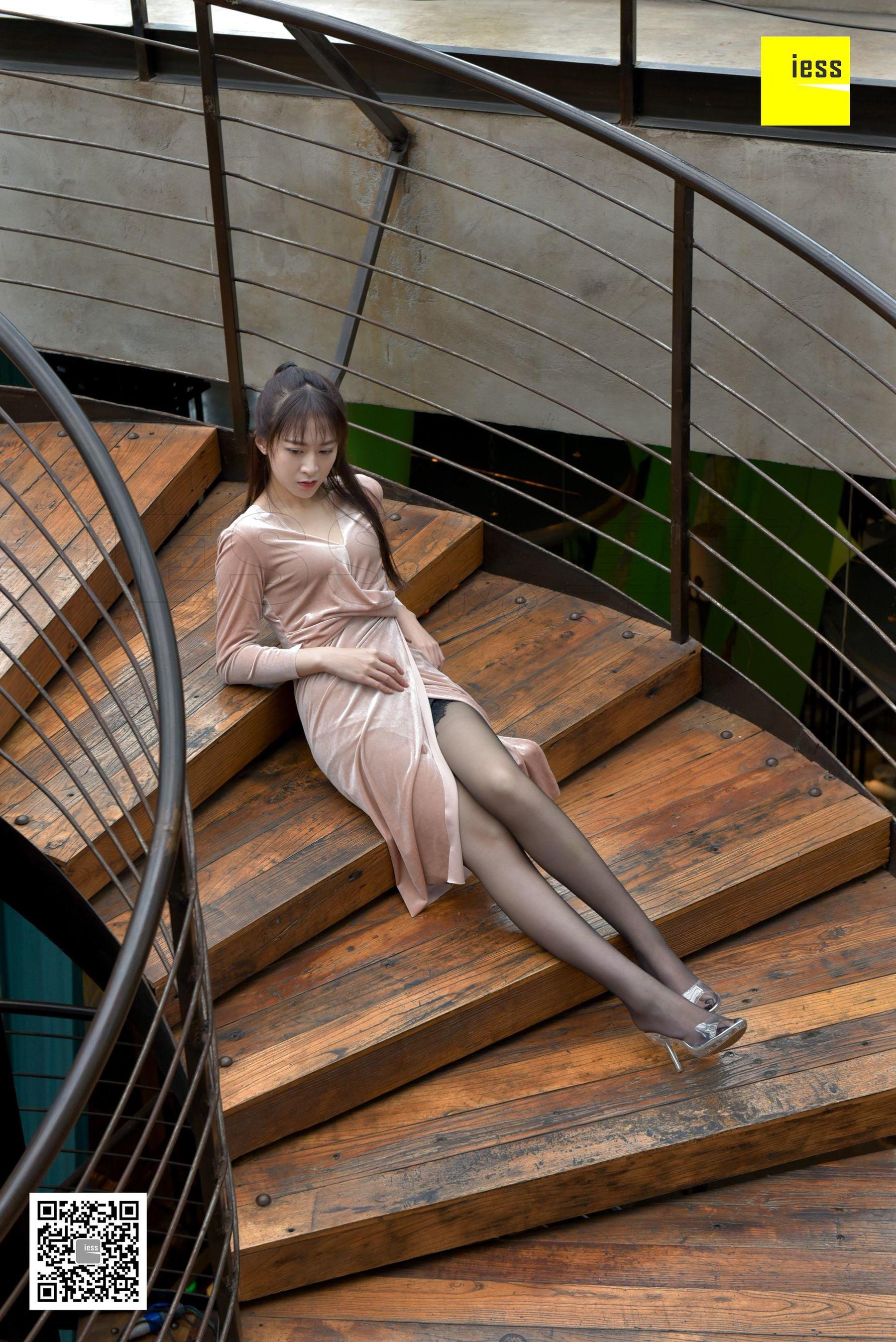 丝享家133 紫紫 《楼道里的黑丝美女》[IESS异思趣向]