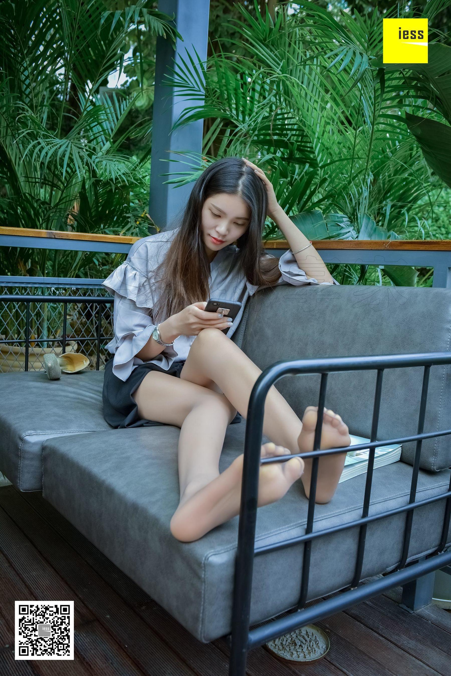 丝享家150 七七 《正在看书的棕丝美女》[IESS异思趣向]