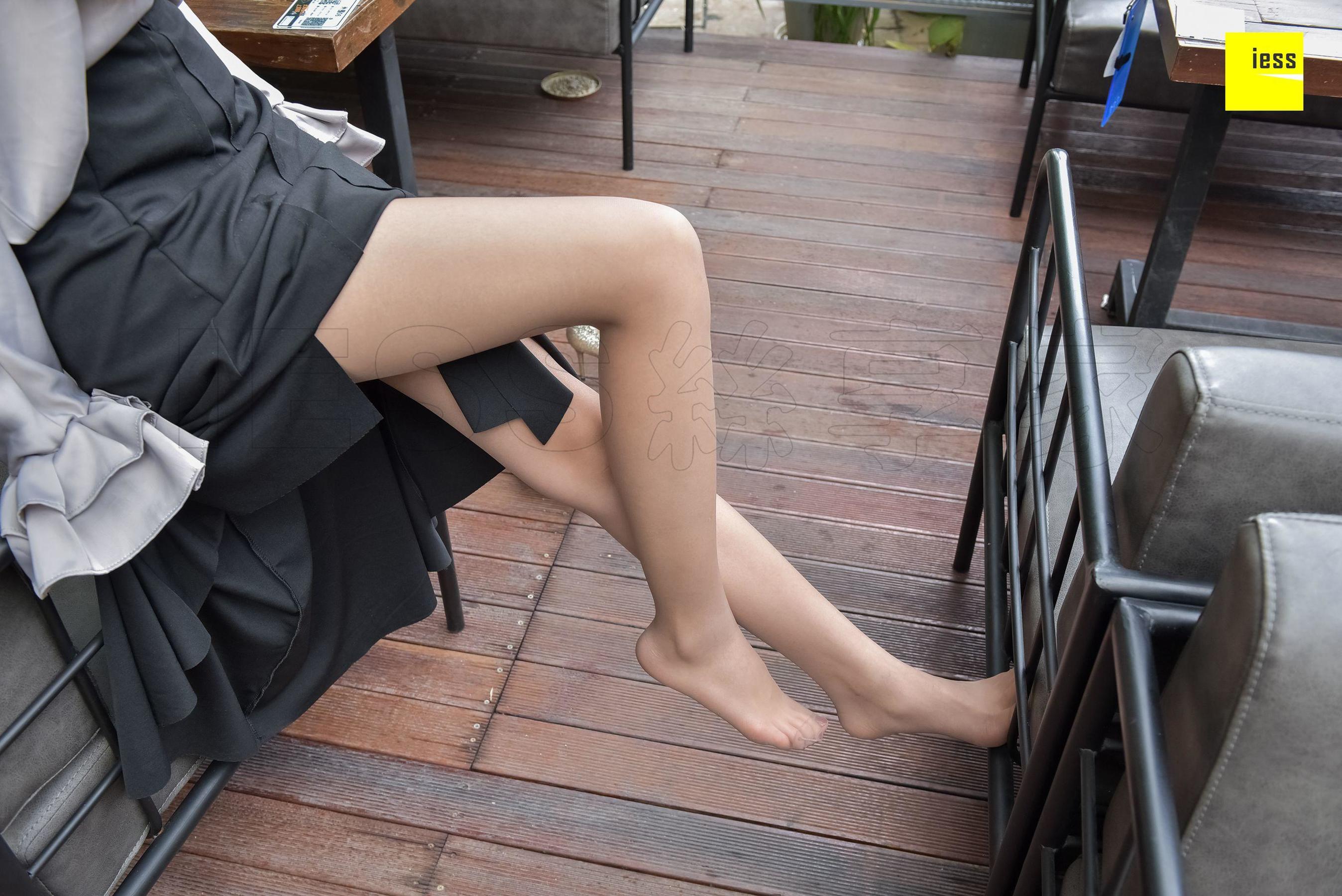 丝享家150 七七 《正在看书的棕丝美女》[IESS异思趣向]