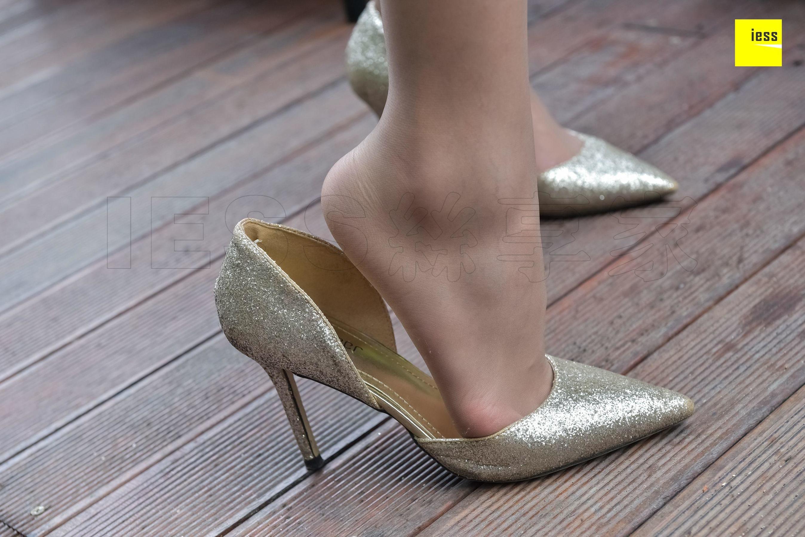 丝享家150 七七 《正在看书的棕丝美女》[IESS异思趣向]