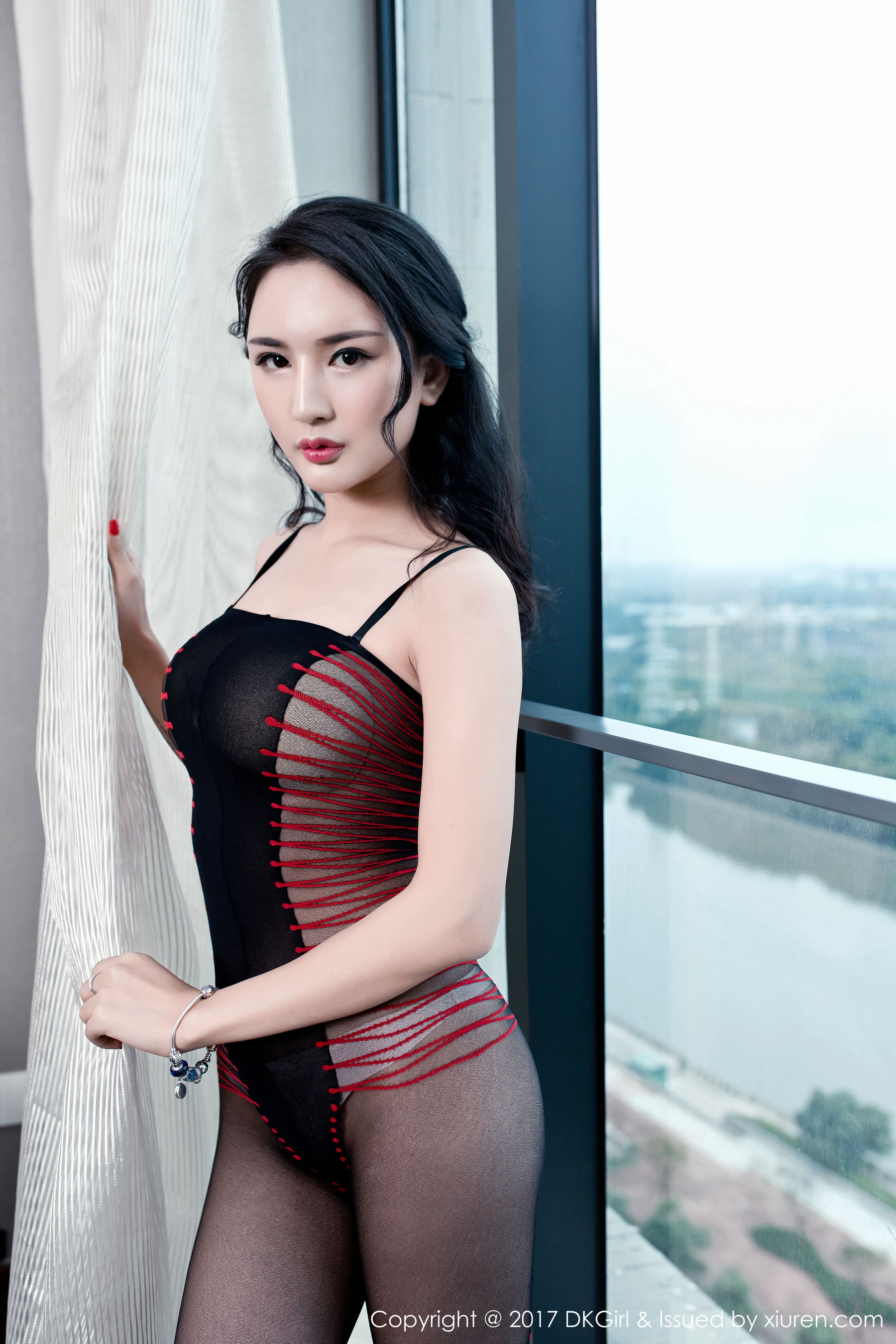梅哥《真空演绎美乳美臀诱惑》 [DK御女郎] VOL.047