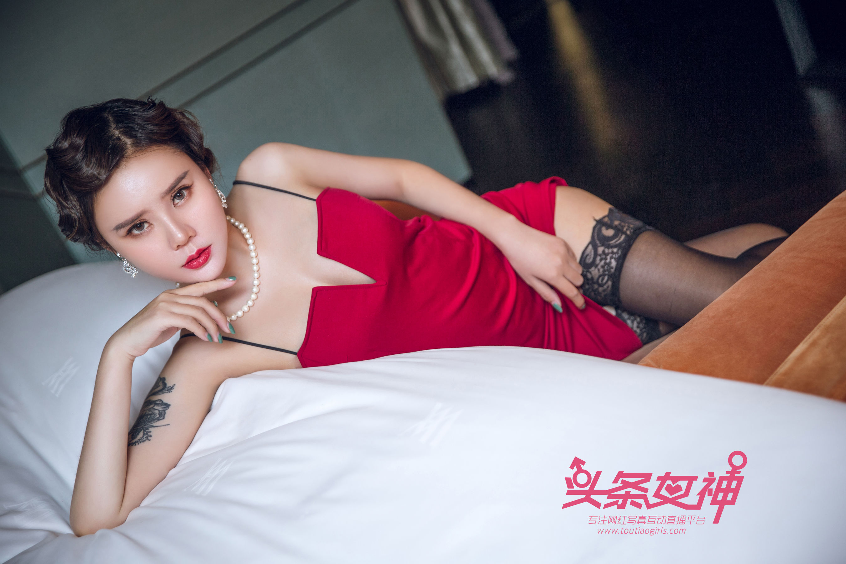爱丽莎《夜上海 旗袍LOGO》 [头条女神TouTiao]