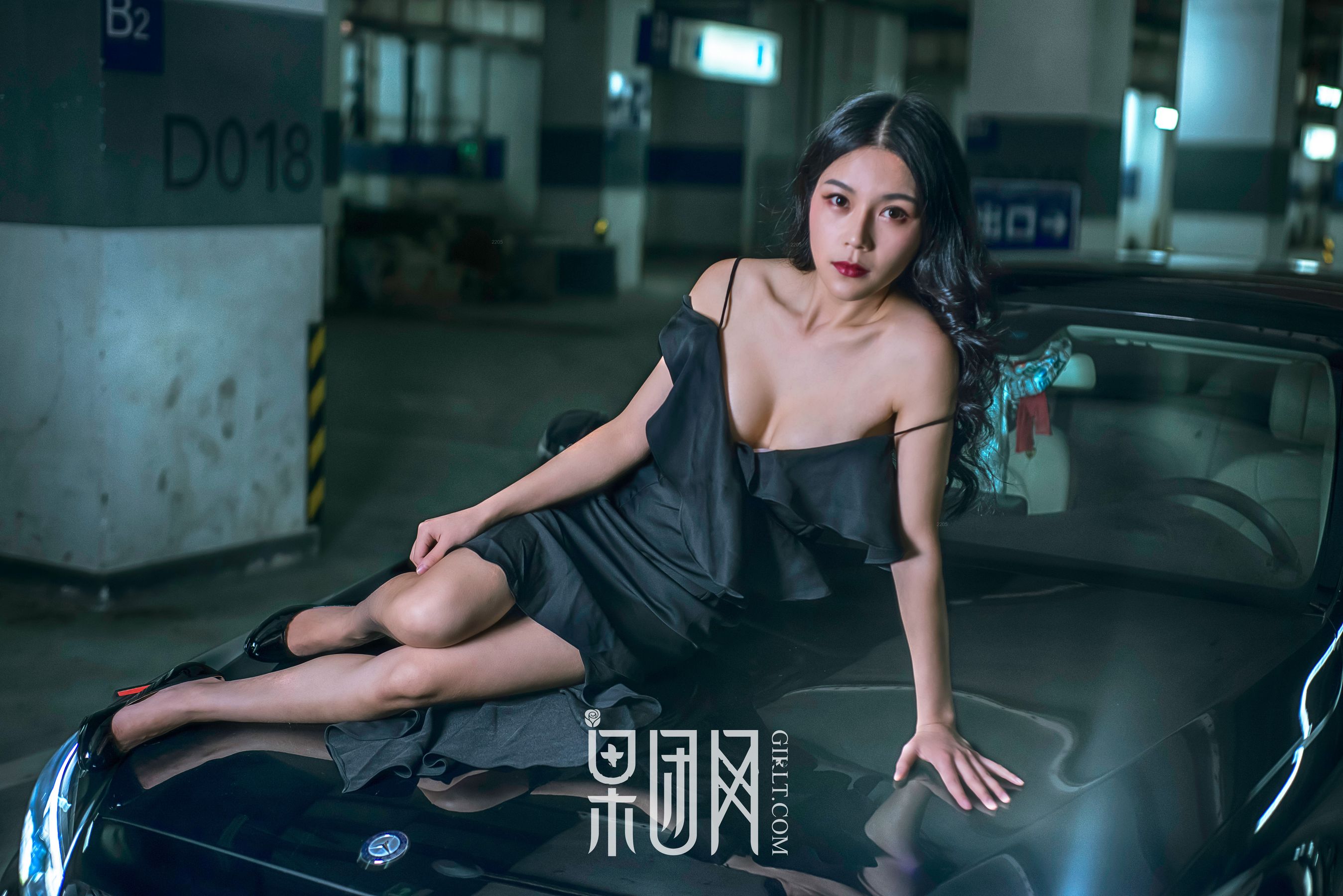 微微《美女vs豪车，你选择哪个！》 [果团网Girlt] No.107