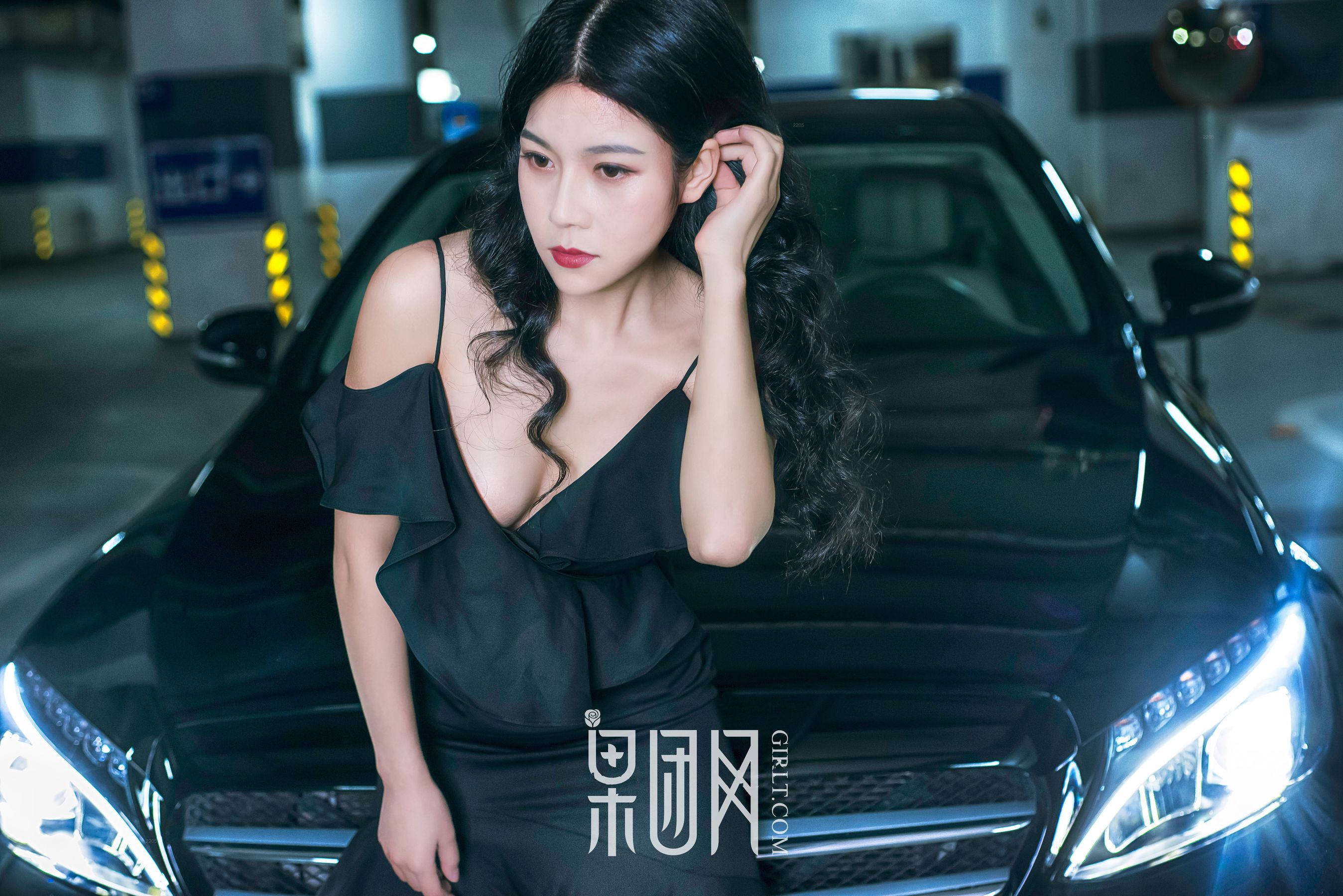 微微《美女vs豪车，你选择哪个！》 [果团网Girlt] No.107