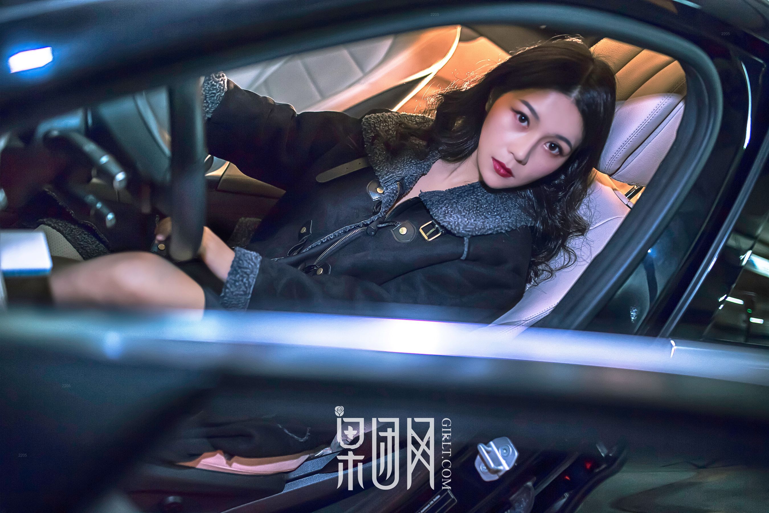 微微《美女vs豪车，你选择哪个！》 [果团网Girlt] No.107