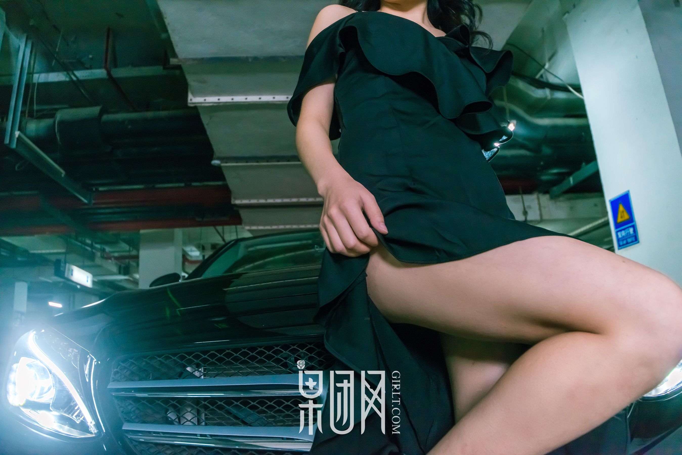 微微《美女vs豪车，你选择哪个！》 [果团网Girlt] No.107