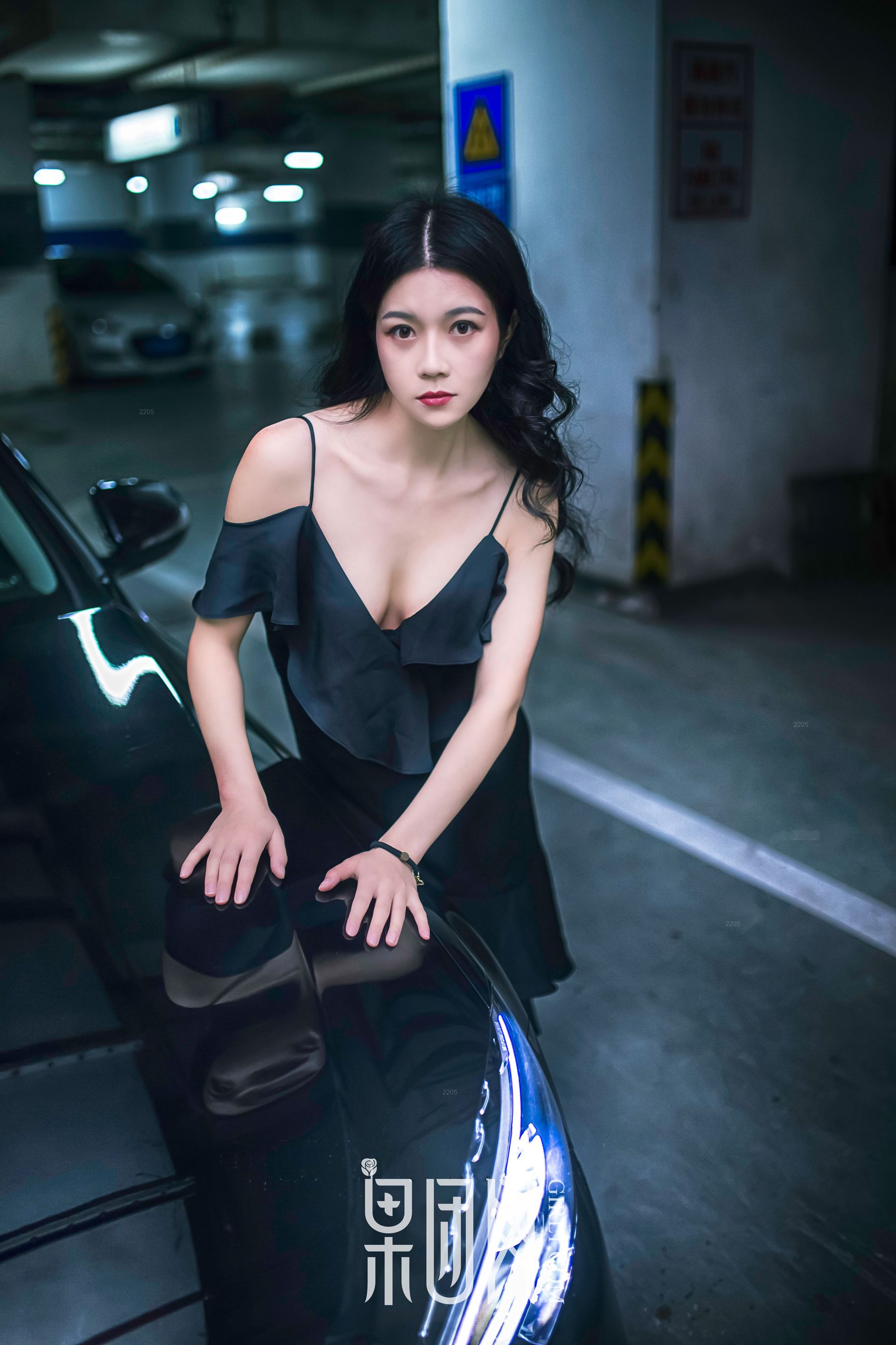 微微《美女vs豪车，你选择哪个！》 [果团网Girlt] No.107