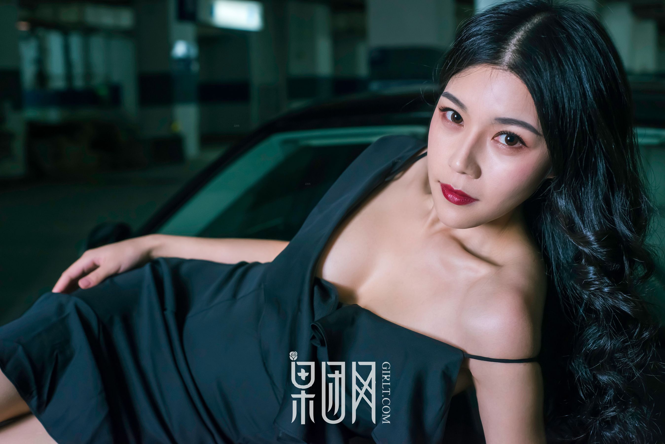 微微《美女vs豪车，你选择哪个！》 [果团网Girlt] No.107