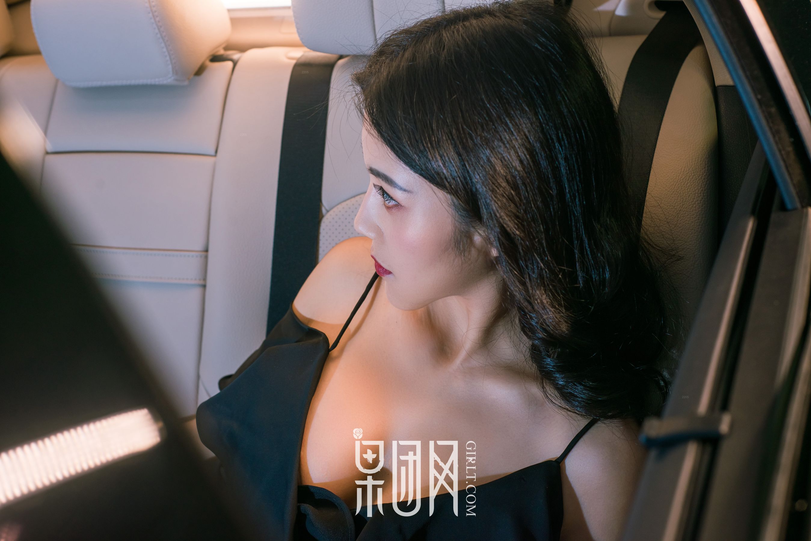 微微《美女vs豪车，你选择哪个！》 [果团网Girlt] No.107