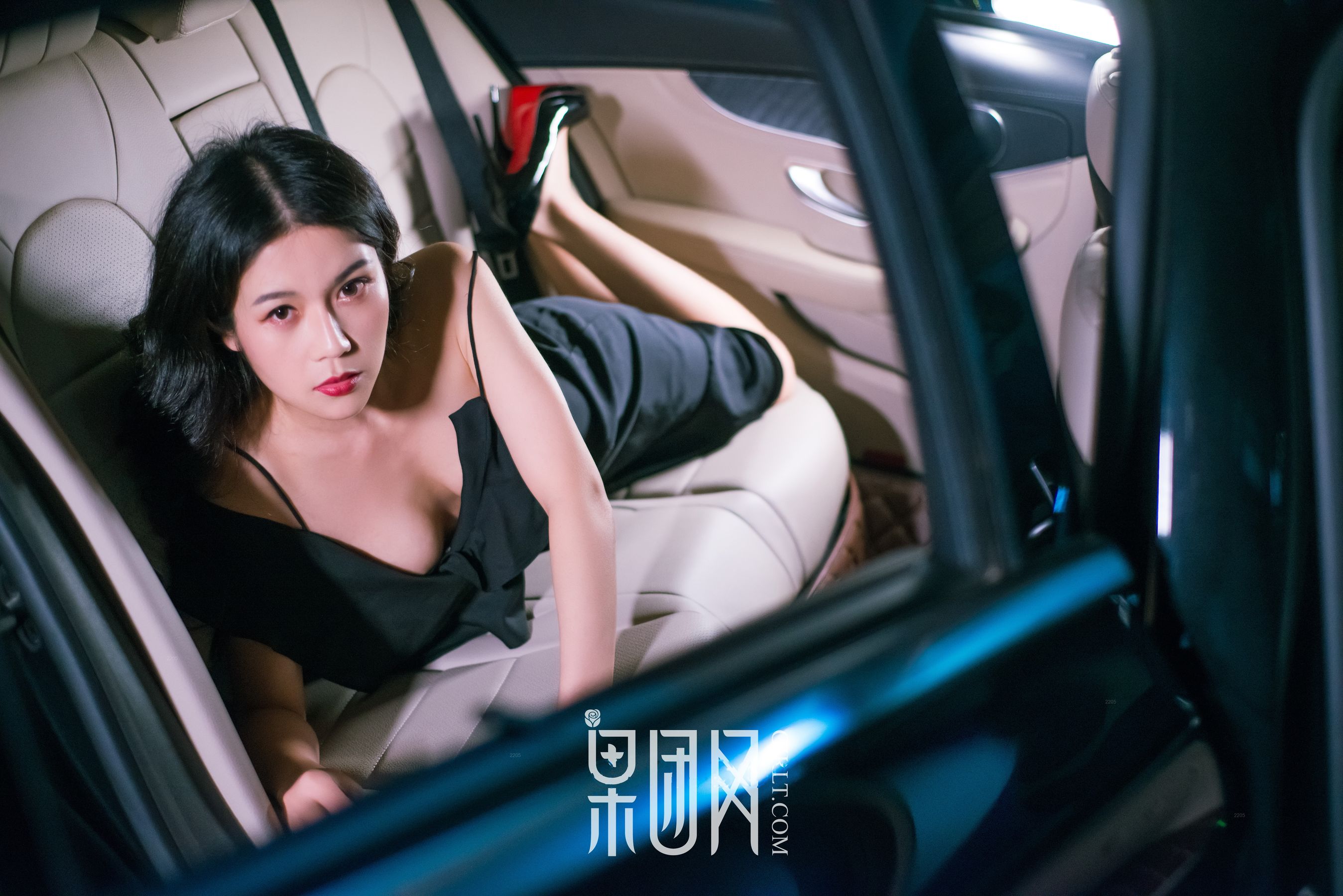 微微《美女vs豪车，你选择哪个！》 [果团网Girlt] No.107