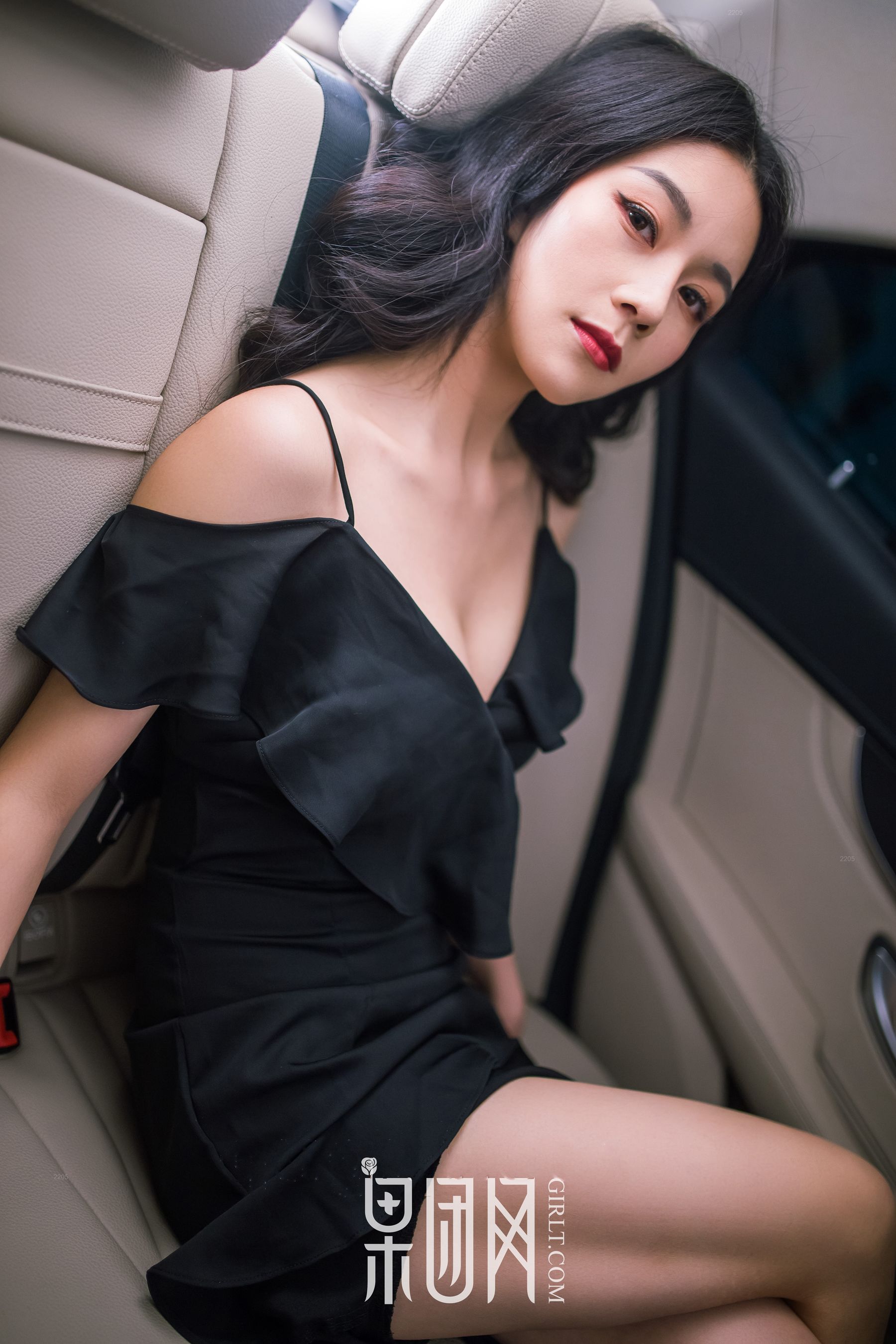 微微《美女vs豪车，你选择哪个！》 [果团网Girlt] No.107