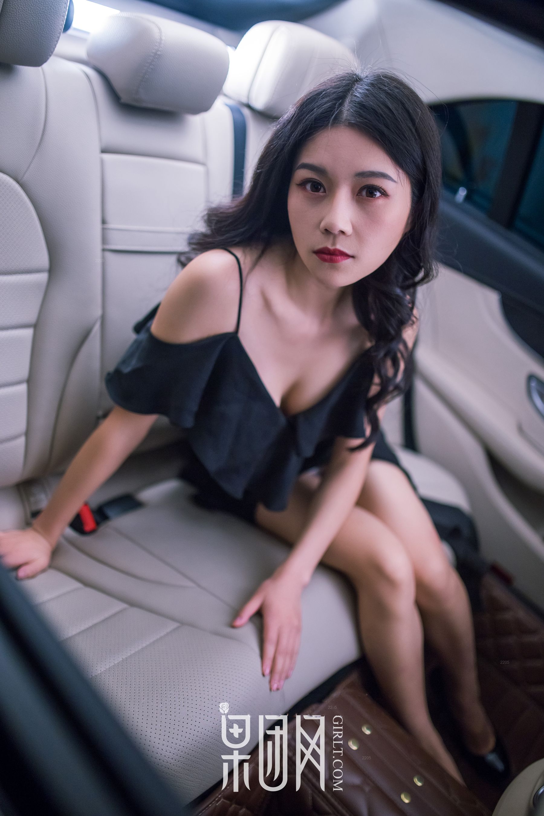 微微《美女vs豪车，你选择哪个！》 [果团网Girlt] No.107